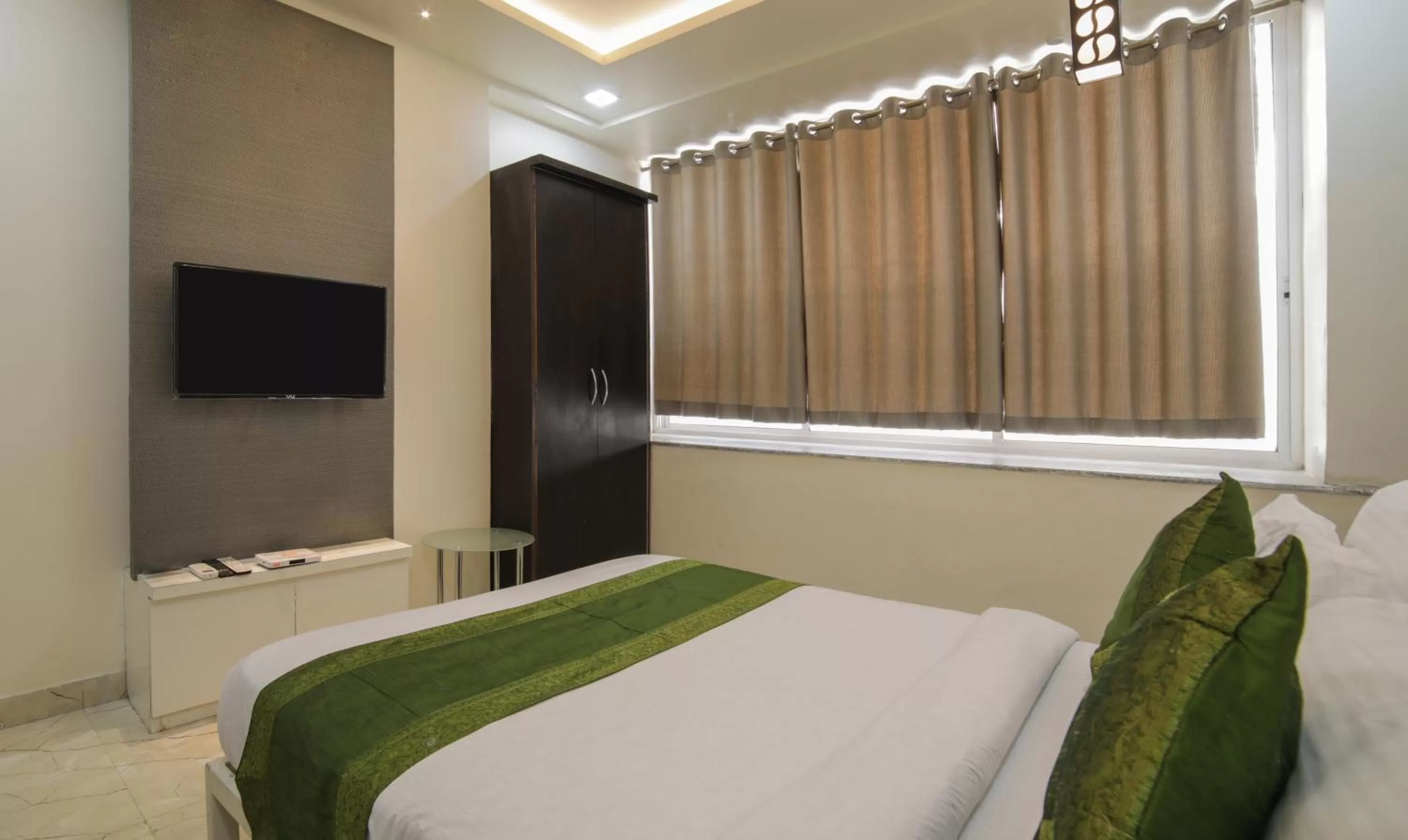 Bedroom, Bed in Itsy Hotels Le Clover