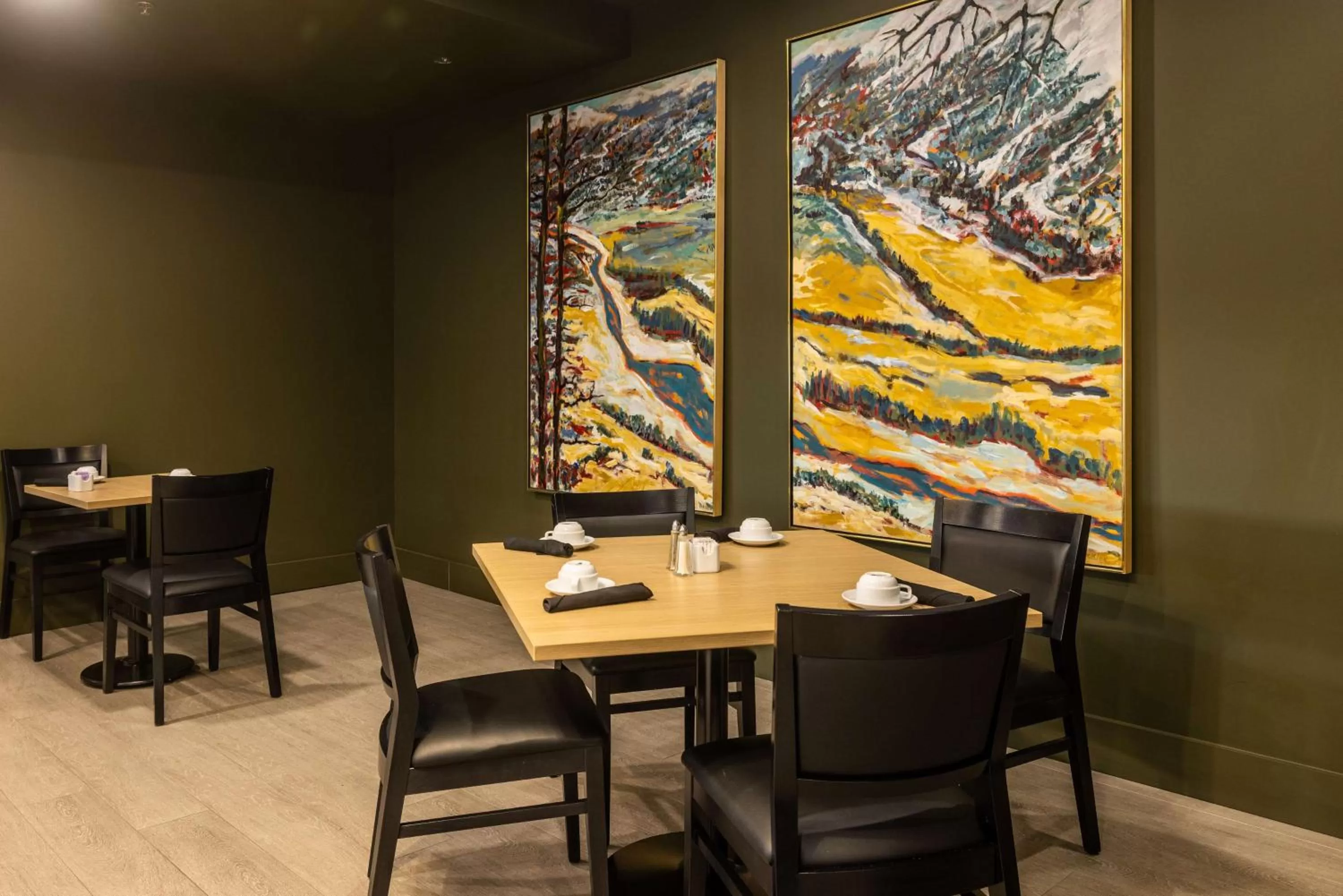 Restaurant/places to eat in DoubleTree by Hilton Calgary North