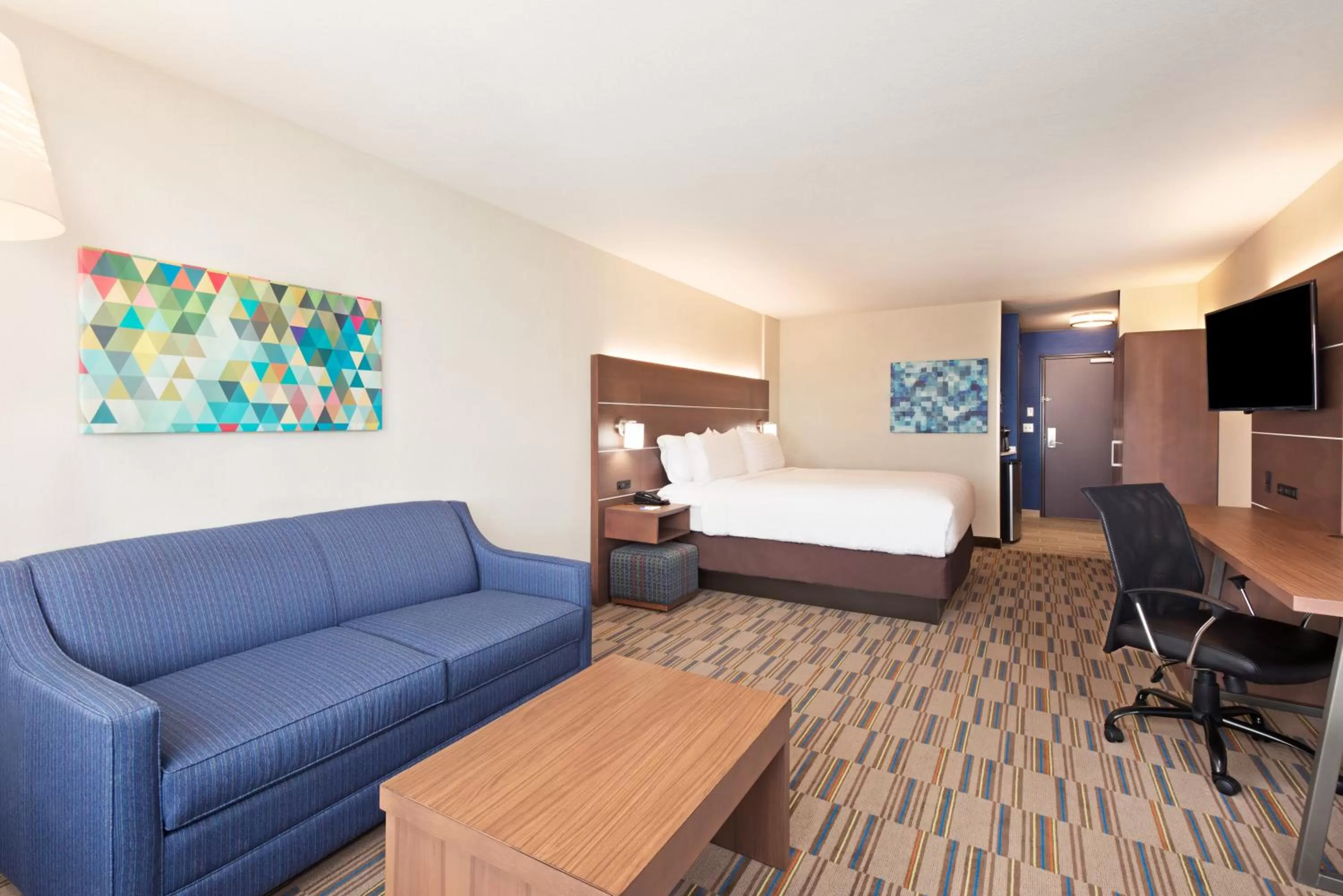 Photo of the whole room, Bed in Holiday Inn Express & Suites Uniontown by IHG