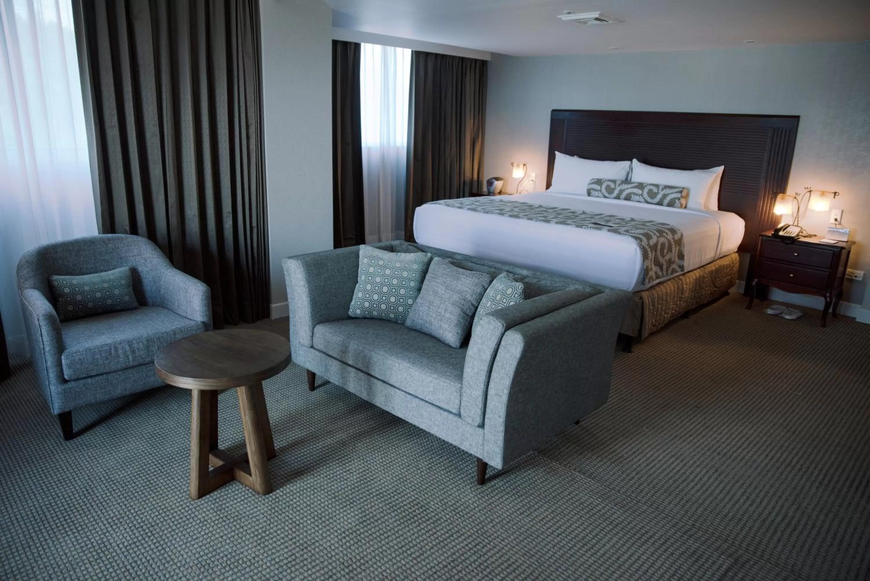 Photo of the whole room, Bed in Crowne Plaza Managua by IHG