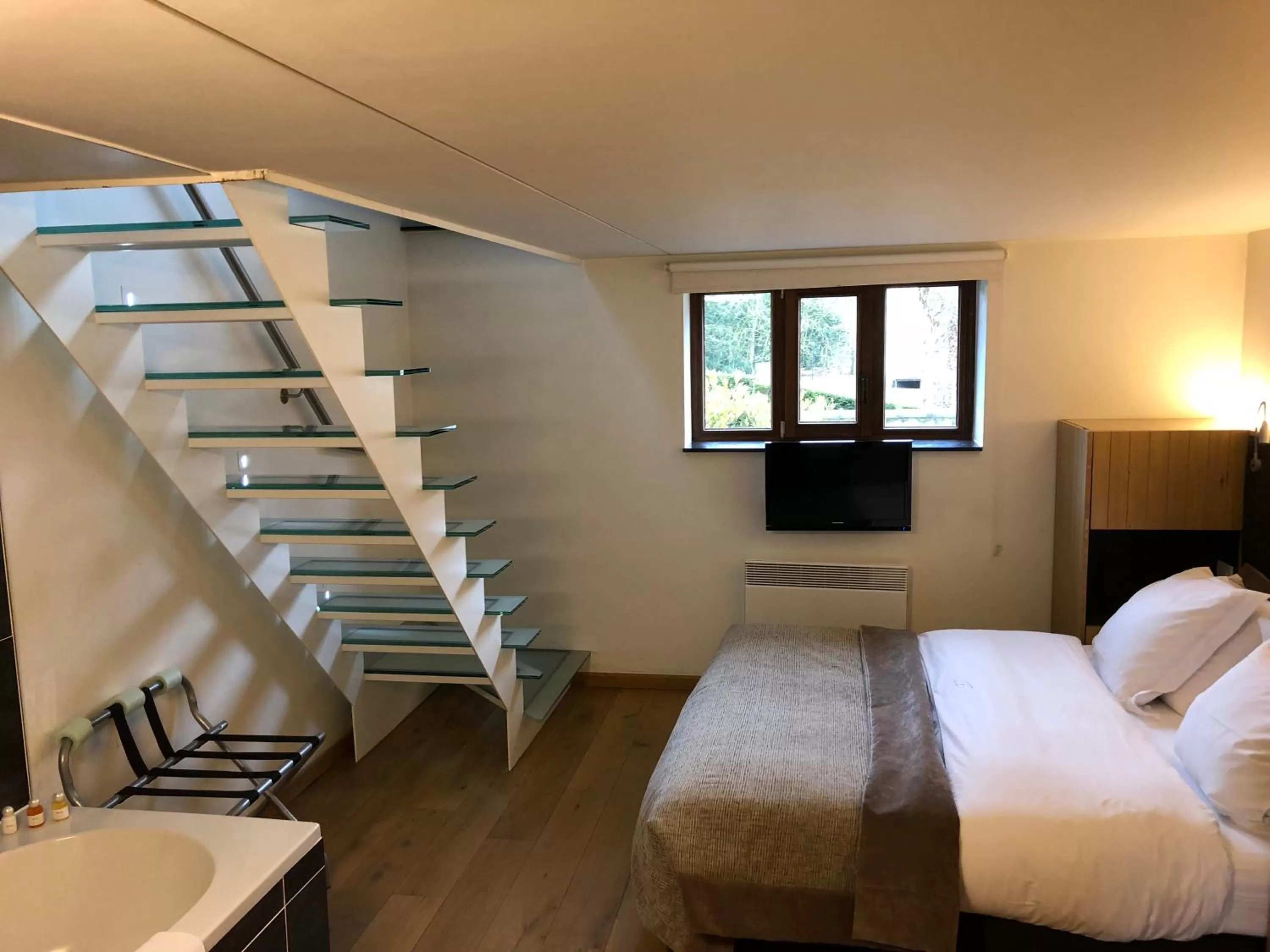 Shower, Bed in B&B Baron’s House Neerijse-Leuven