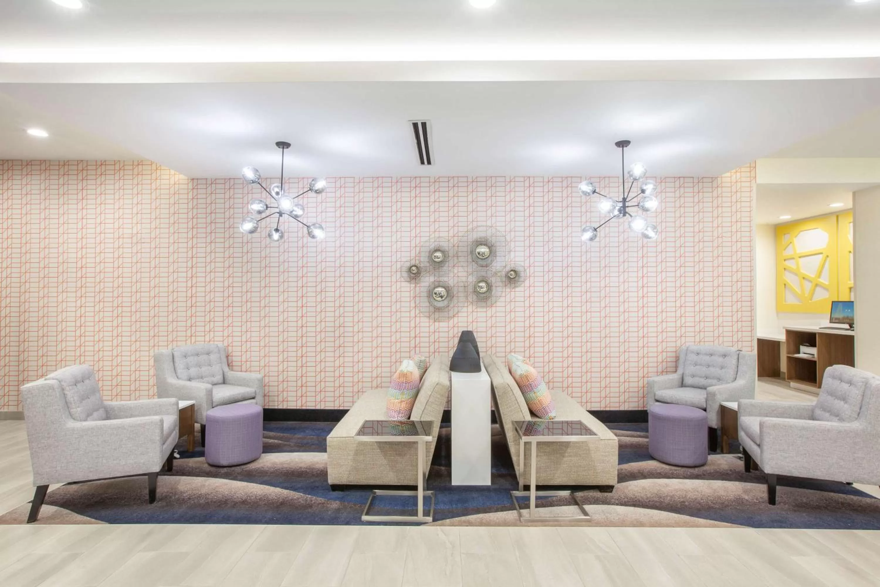 Seating area in La Quinta by Wyndham Dallas Duncanville