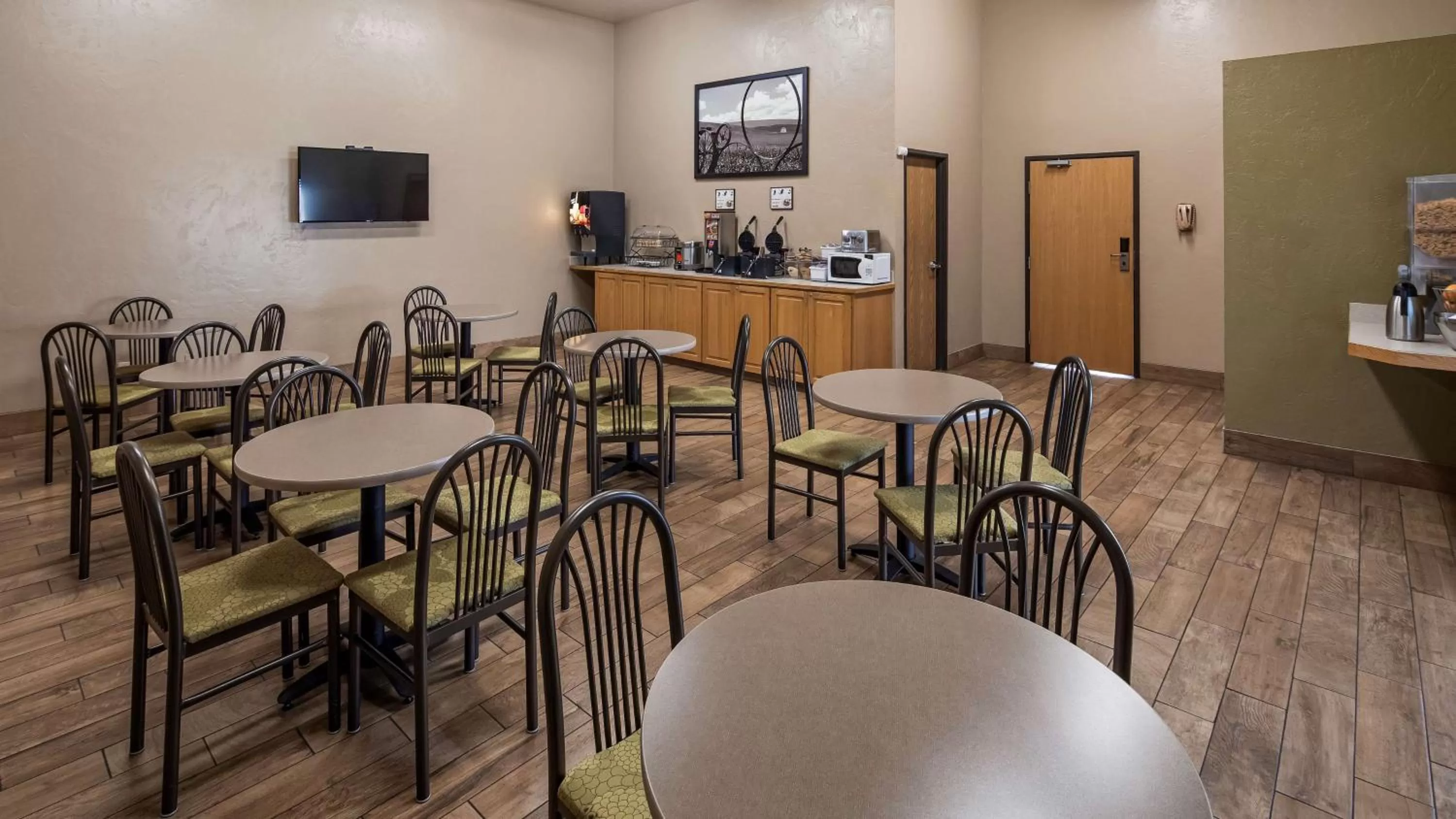 Restaurant/places to eat in SureStay Hotel by Best Western Ellensburg