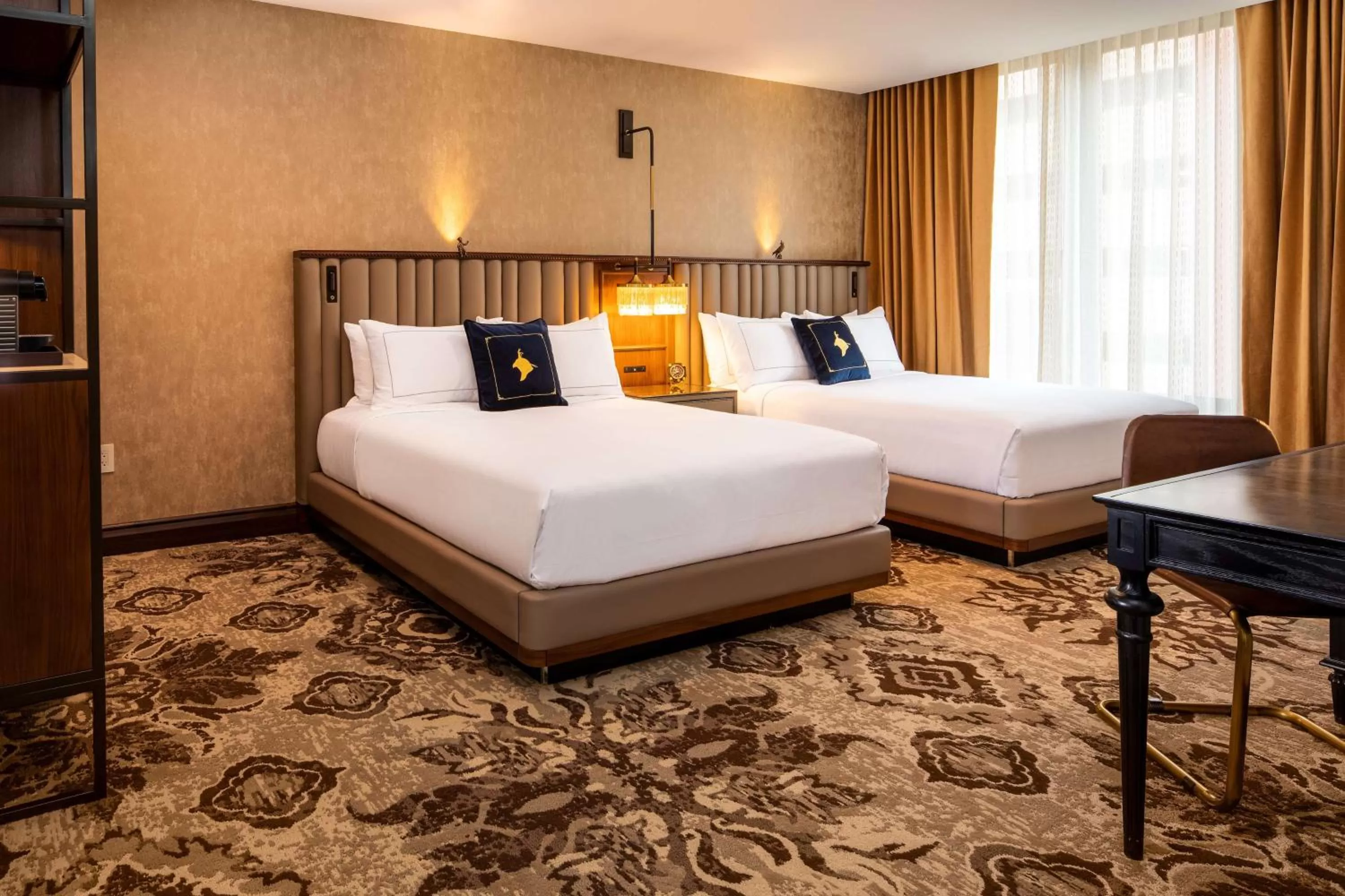 Bedroom, Bed in The Peregrine Omaha Downtown Curio Collection By Hilton