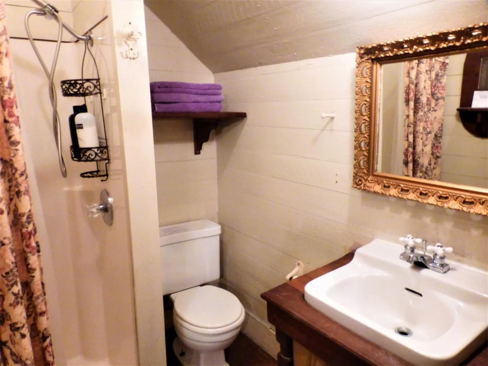 Toilet in Mulberry Lavender Farm and B&B
