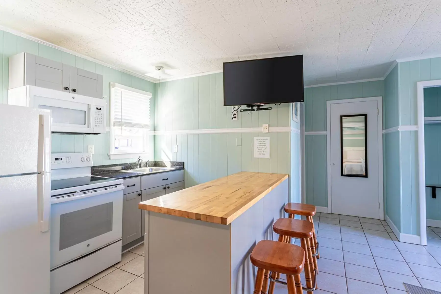 Family Double Room in Island Motel OBX Family Double Room in Island Motel OBX