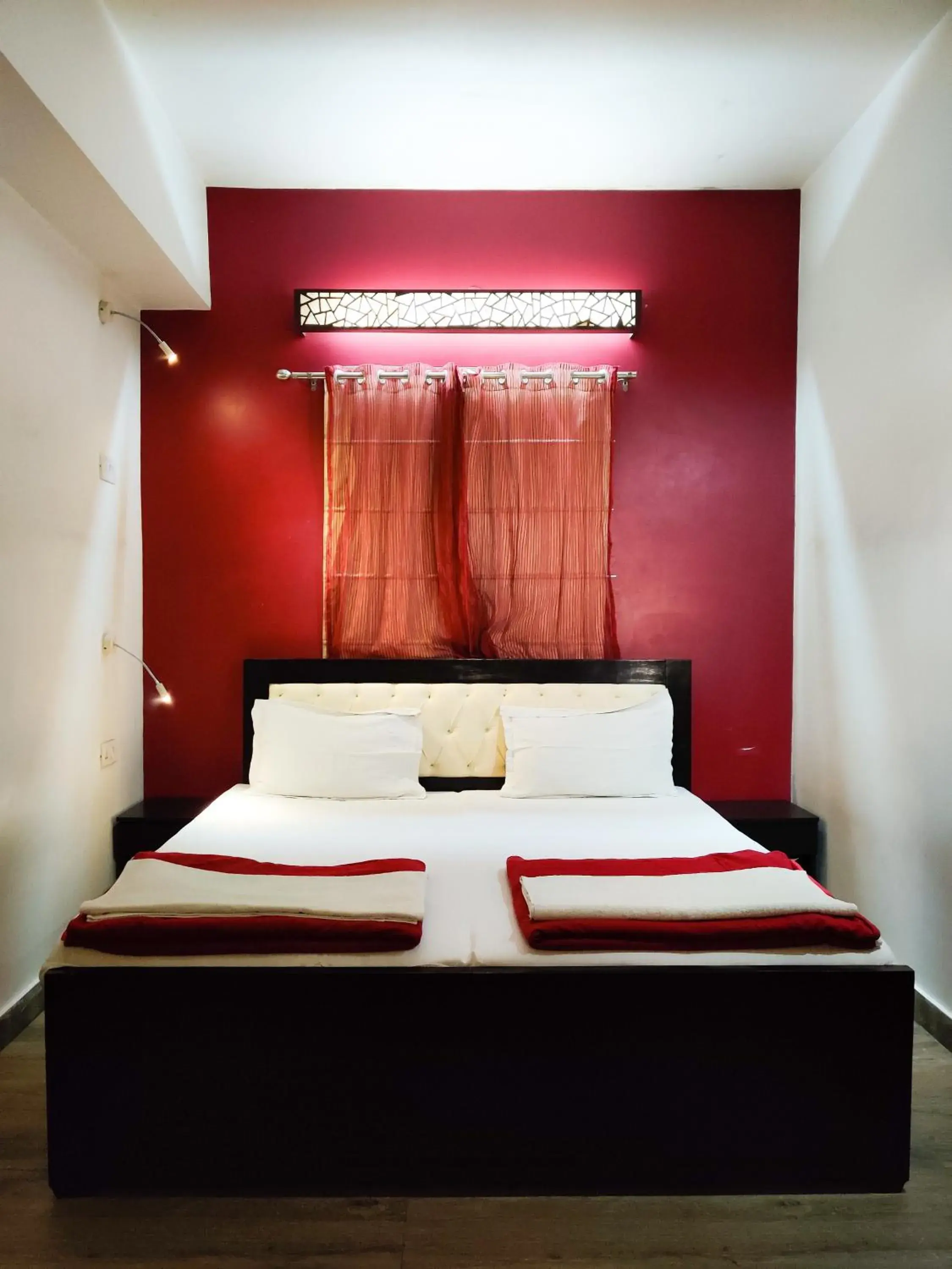 Standard Double Room with Shared Bathroom in Joey's Hostel Delhi - 20 mins from Railway Station Standard Double Room with Shared Bathroom in Joey's Hostel Delhi - 20 mins from Railway Station