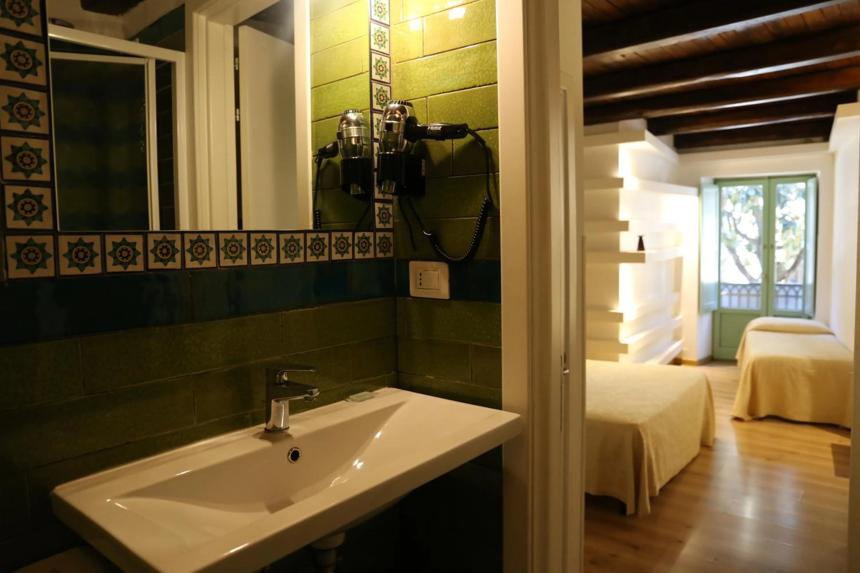 Shower, Bed in Albergo Del Centro Storico