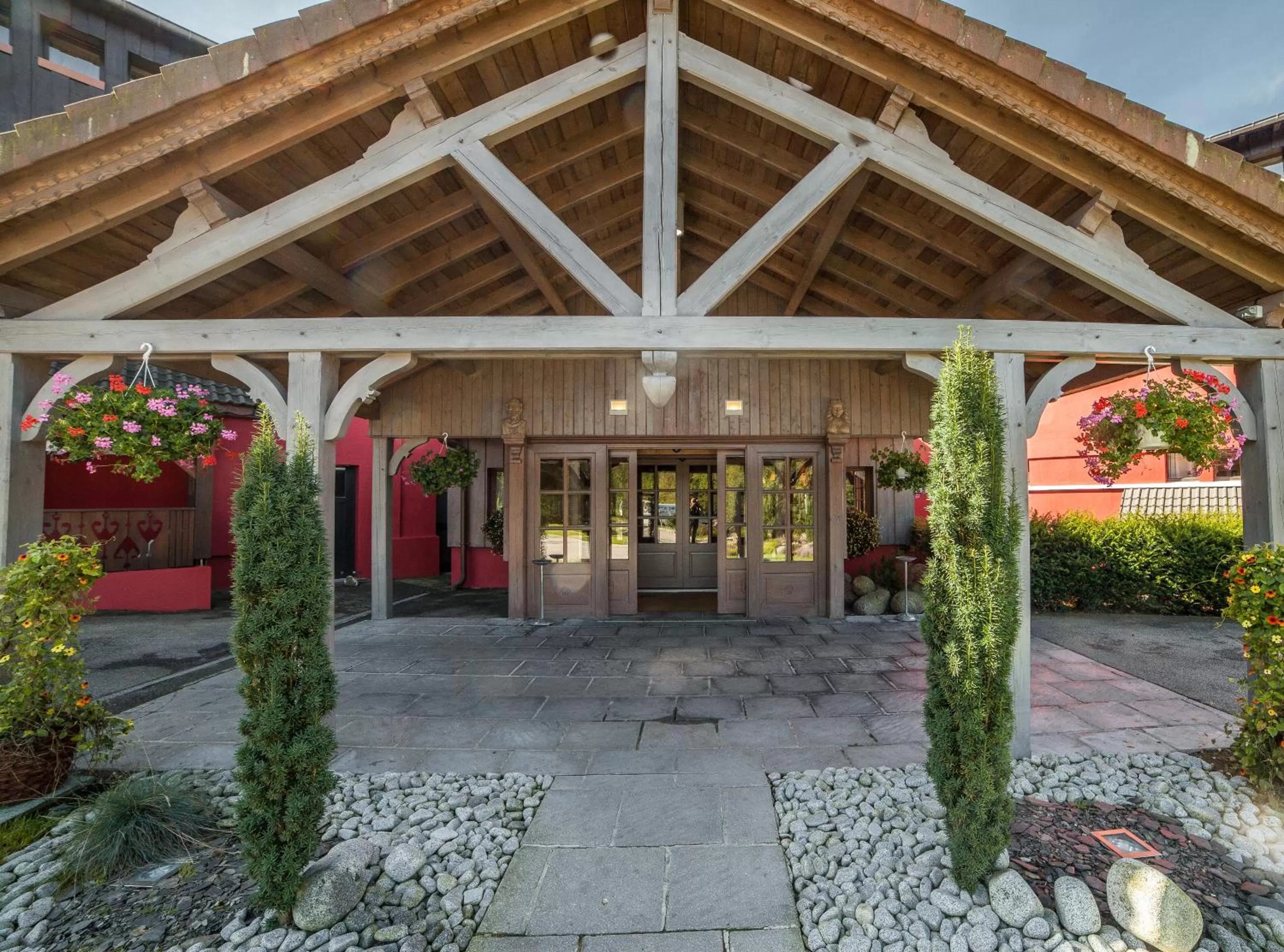 Property building in Hôtel Restaurant Spa Les Jardins De Sophie