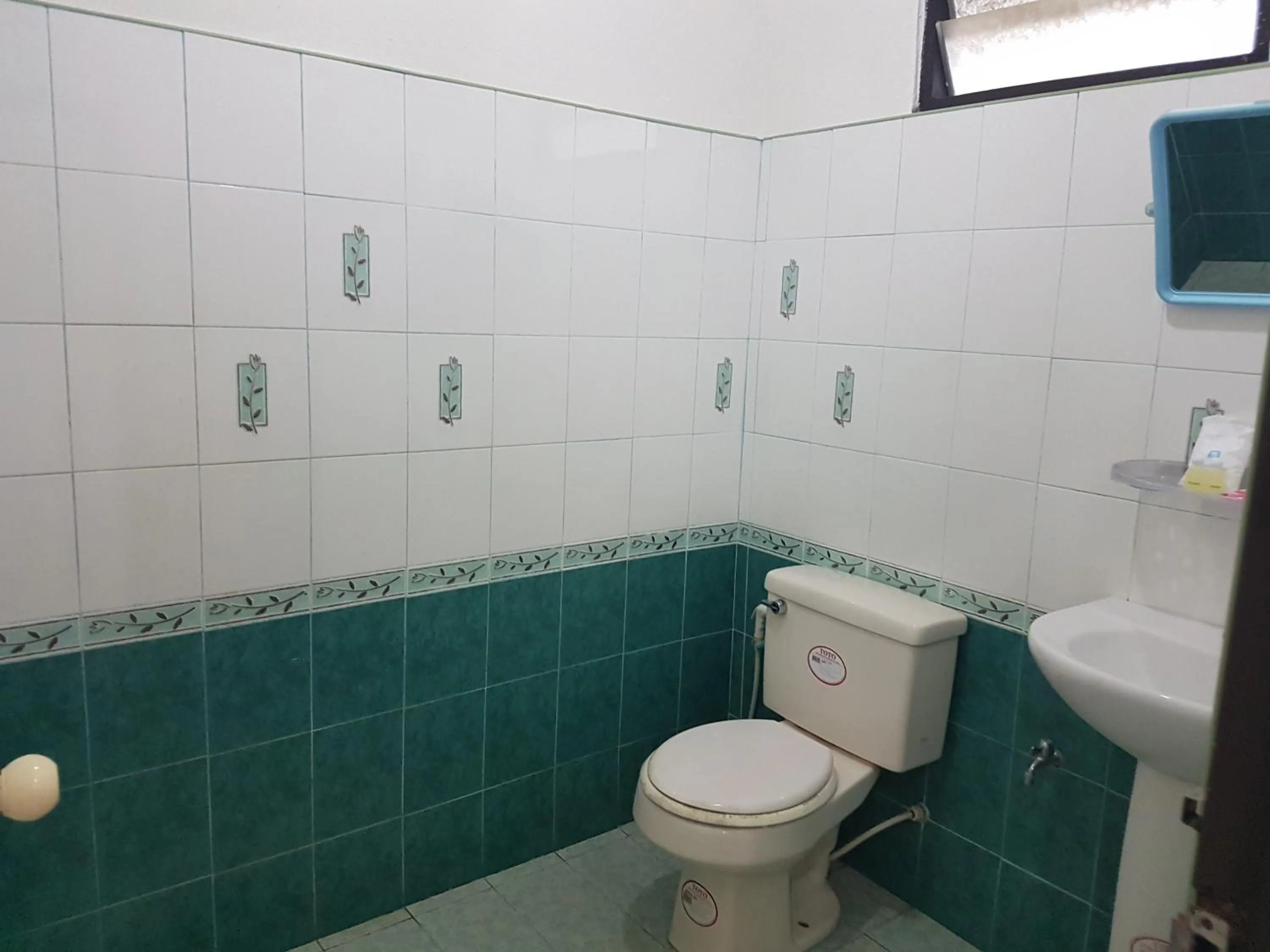 Toilet in Lanta Paradise Beach Resort