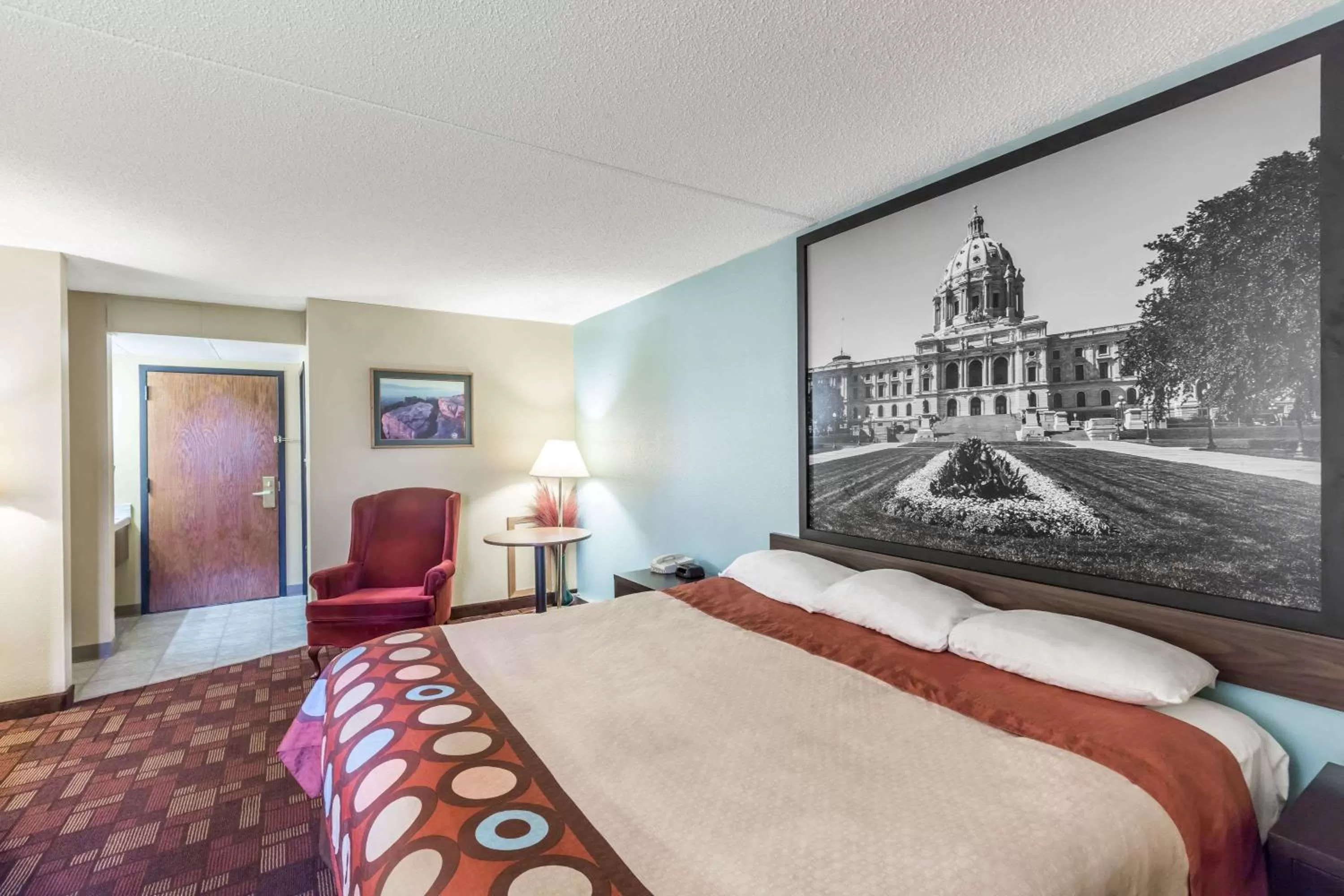 Photo of the whole room, Bed in Super 8 by Wyndham Luverne