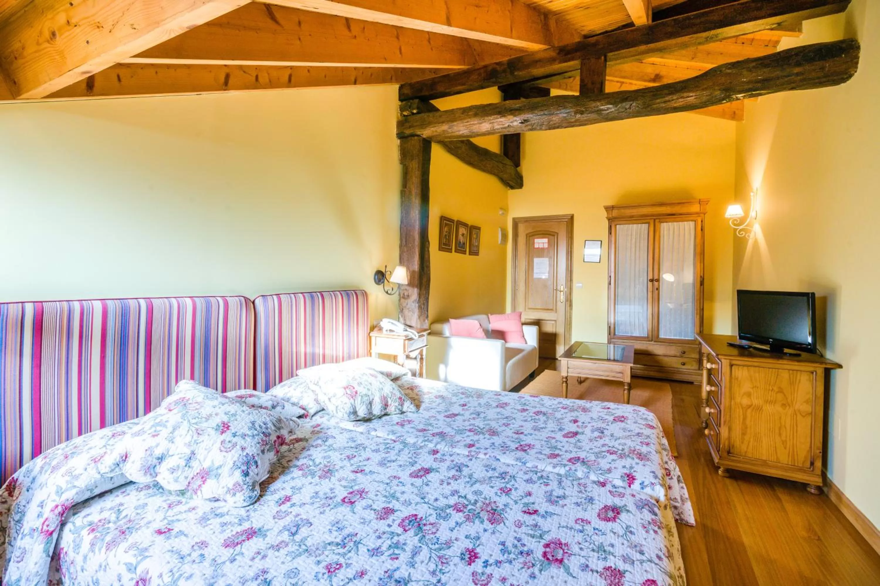 Bedroom, Bed in Hotel Palacio Garcia Quijano