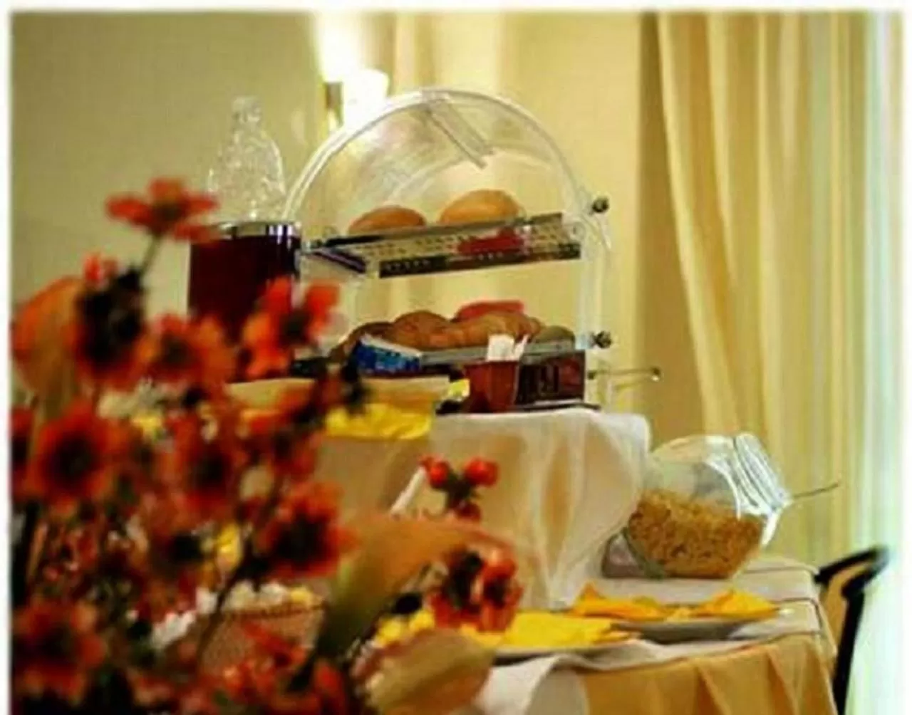 Buffet breakfast in Hotel Raffaello Venice