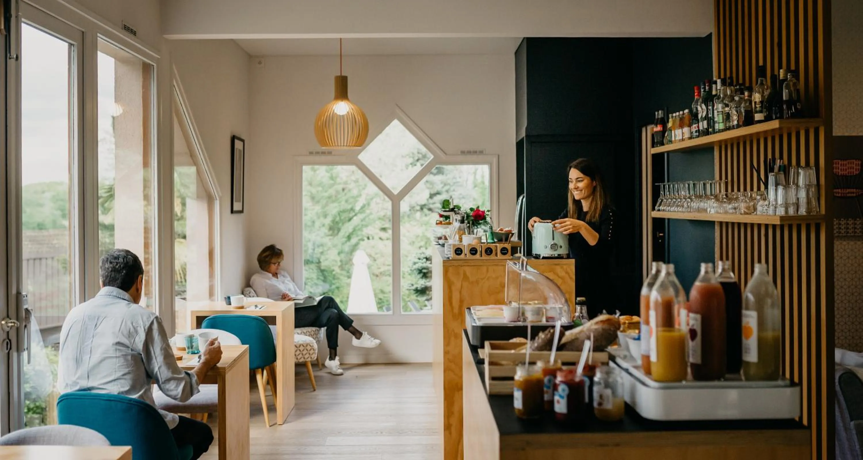 Lounge or bar in Best Western Bridge Hotel Lyon East