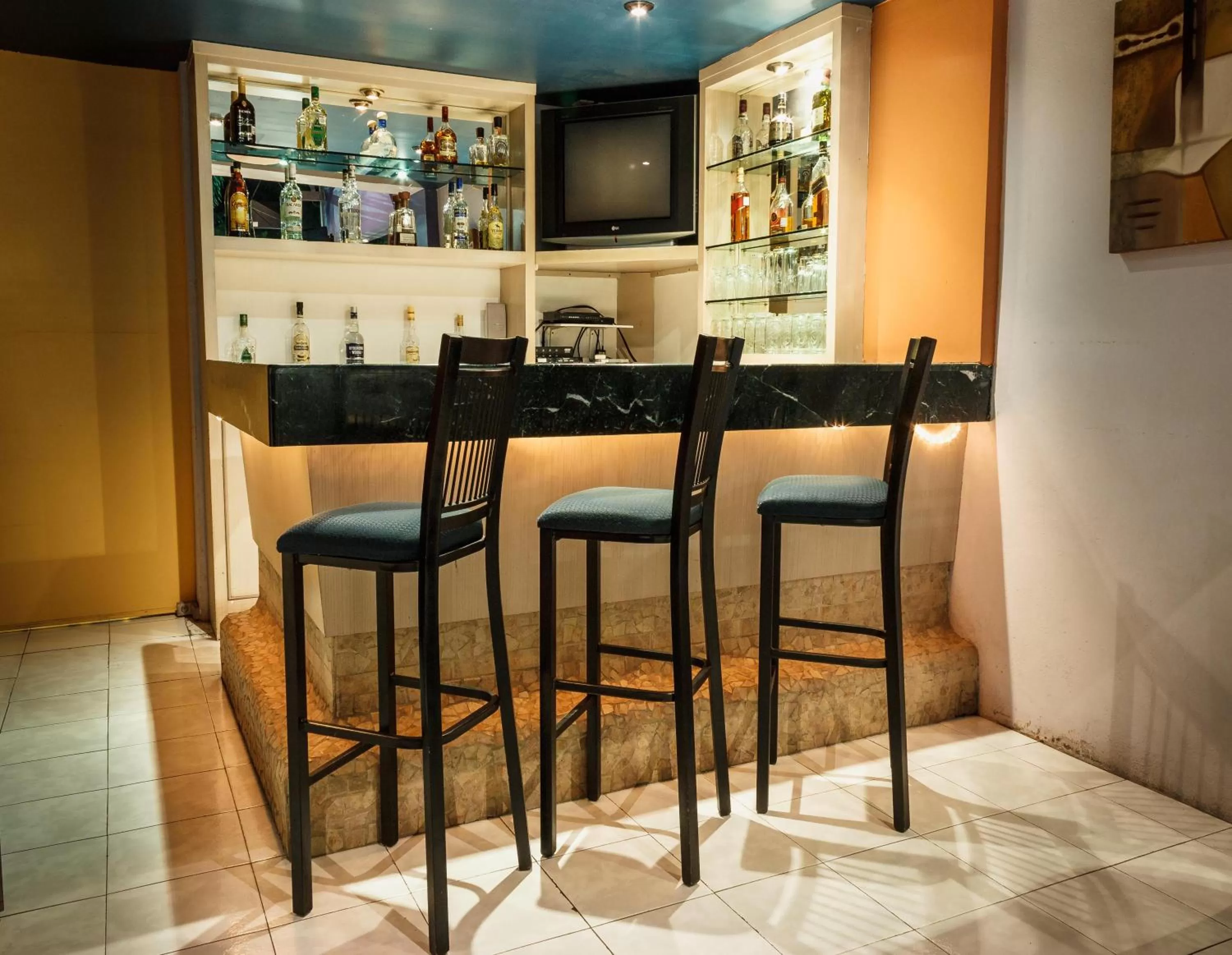 Lounge or bar in Plaza Inn Express