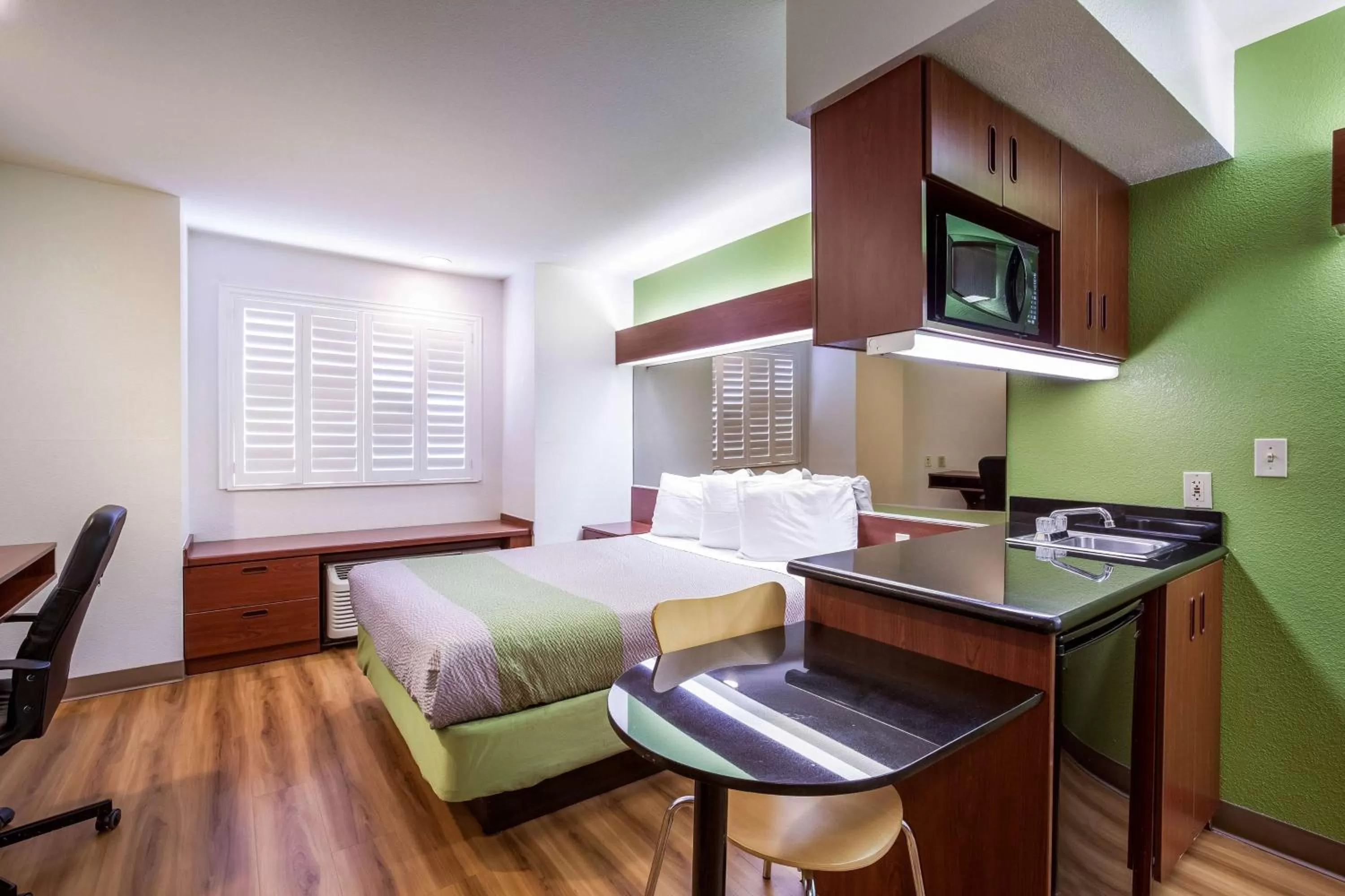 Kitchen or kitchenette, Bed in Motel 6-Dixon, CA