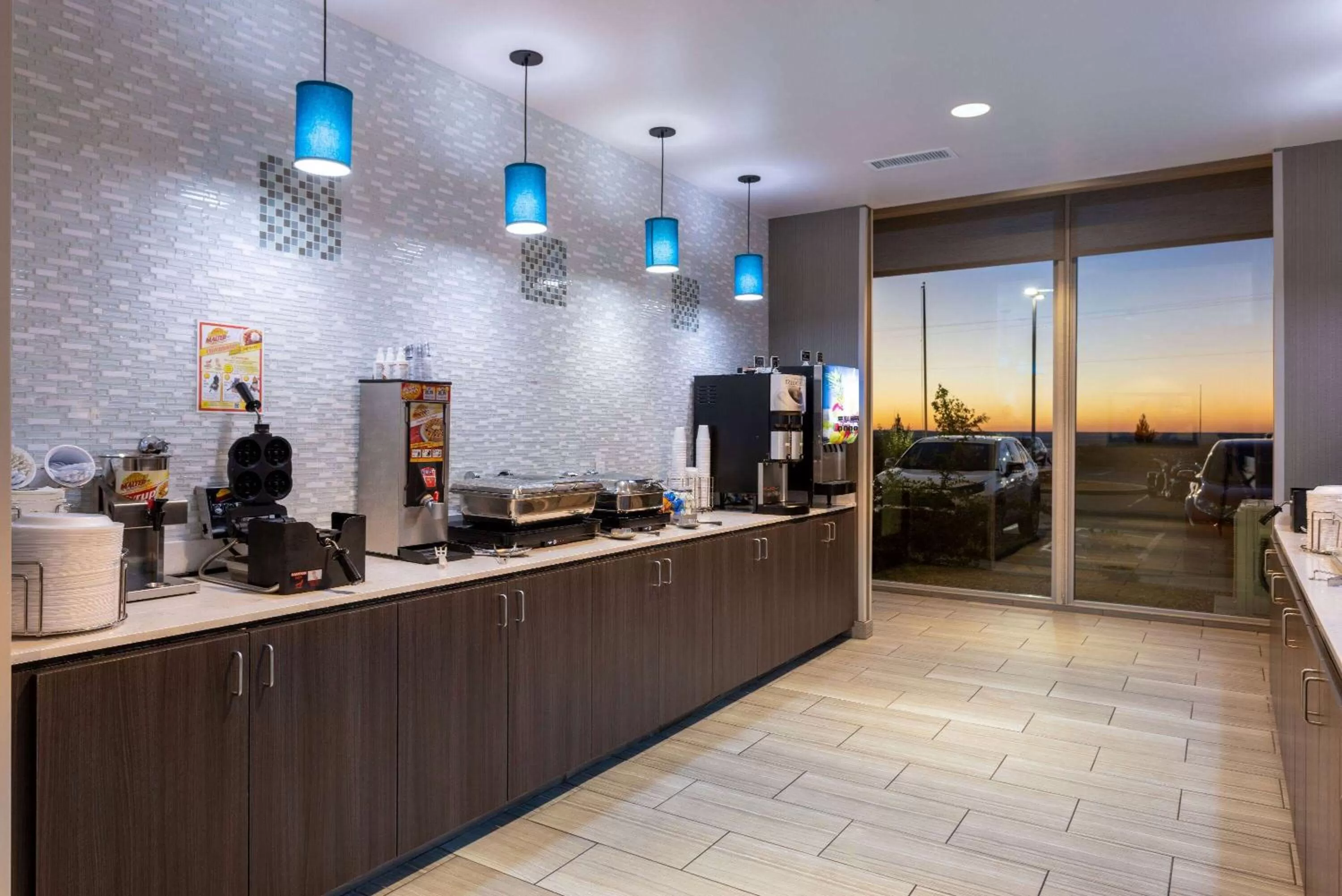 Breakfast in La Quinta Inn & Suites by Wyndham Holbrook Petrified Forest