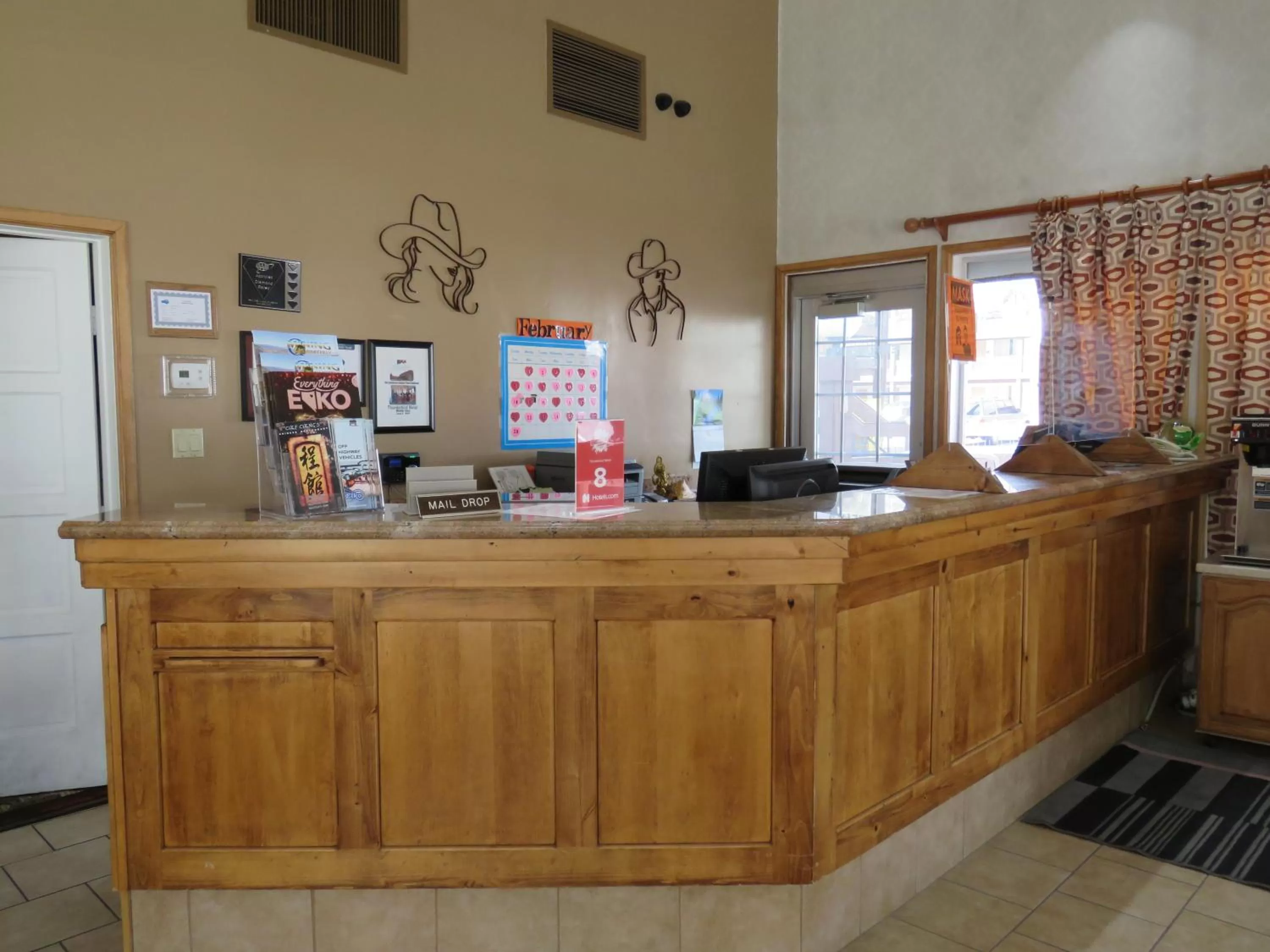 Logo/Certificate/Sign in Thunderbird Motel