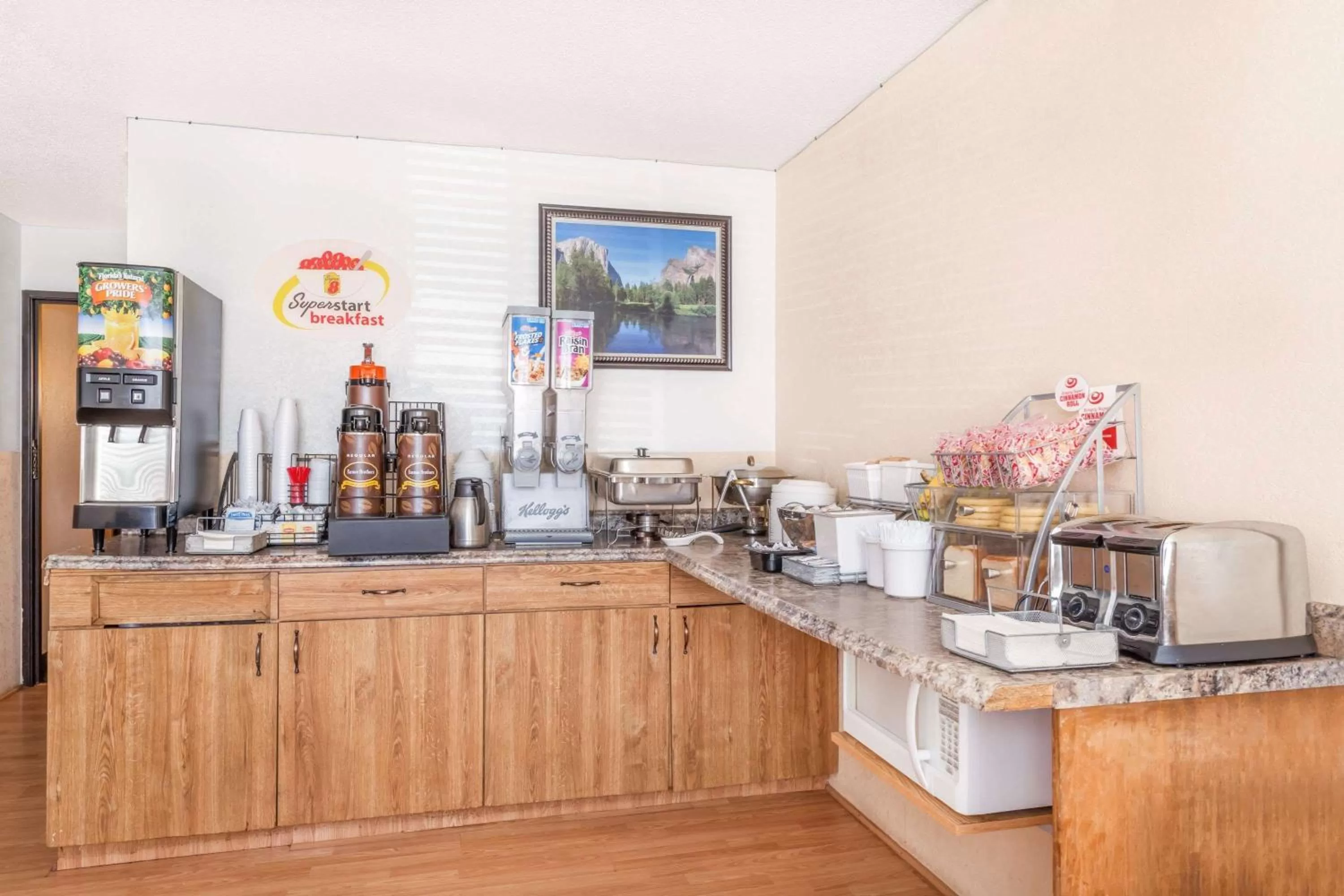 Restaurant/places to eat in Super 8 by Wyndham Montgomery Maybrook