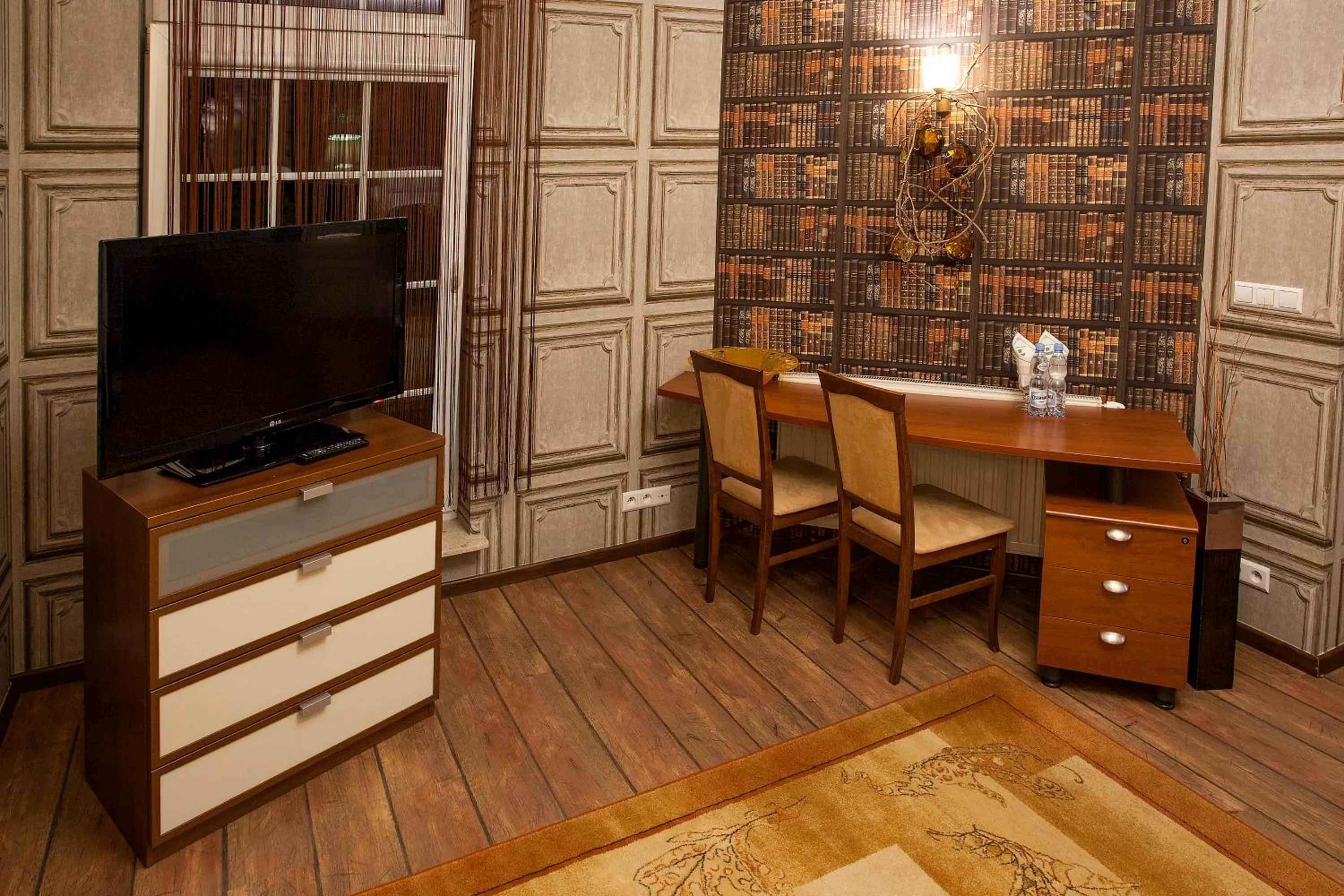 TV and multimedia in Aparthotel Oberża