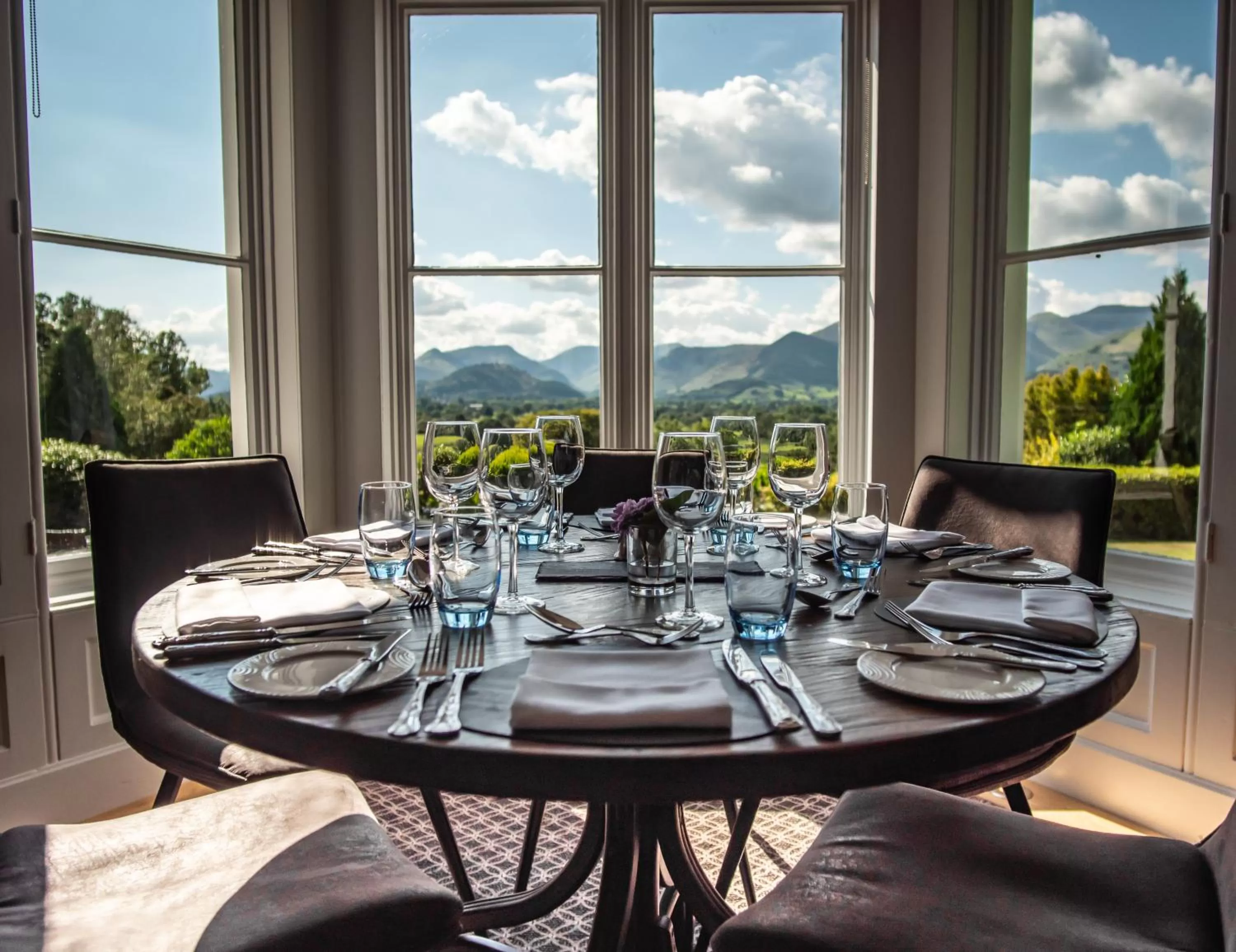 Restaurant/Places to Eat in Lyzzick Hall Hotel