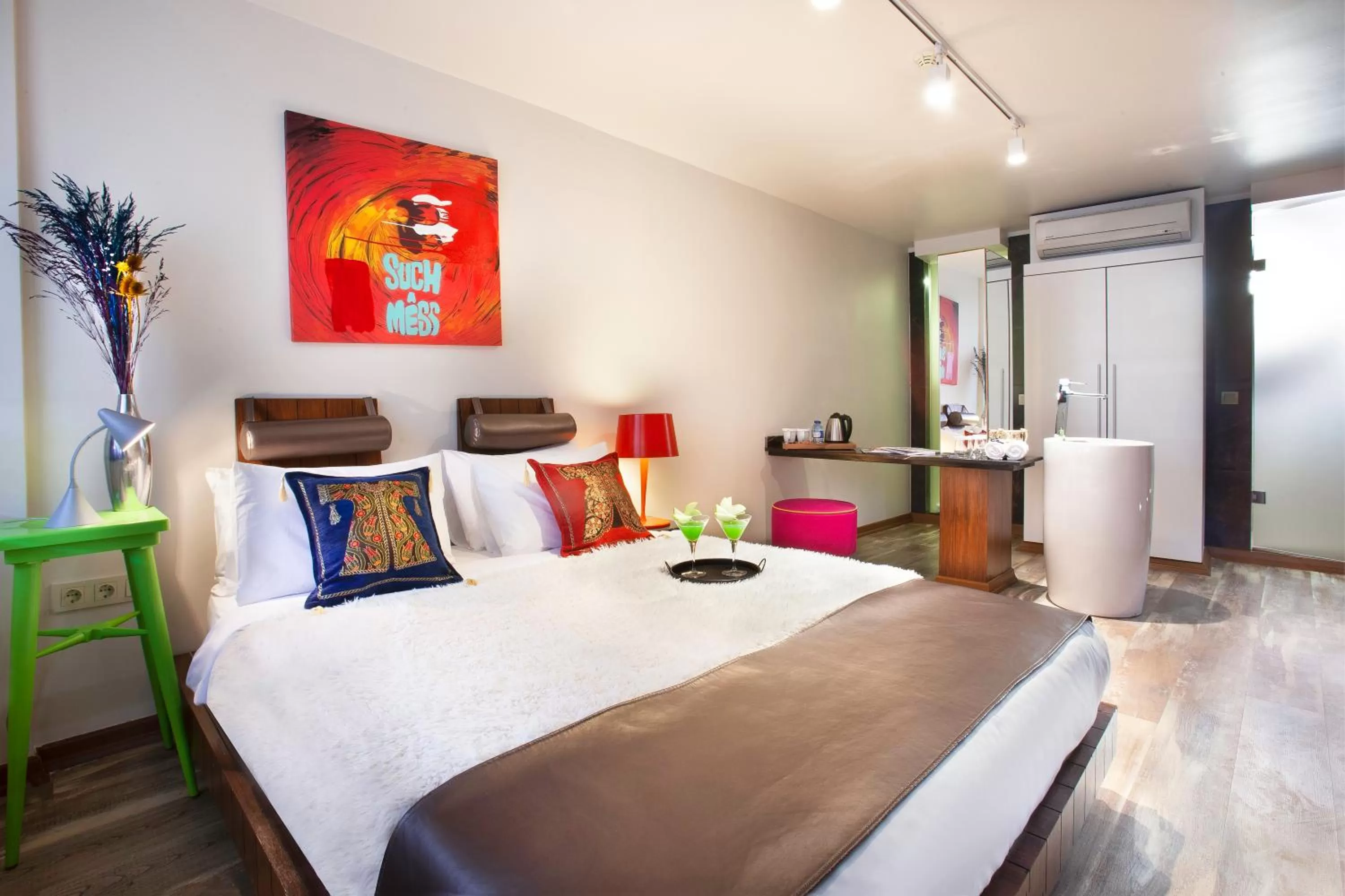 Photo of the whole room, Bed in Duo Galata Hotel