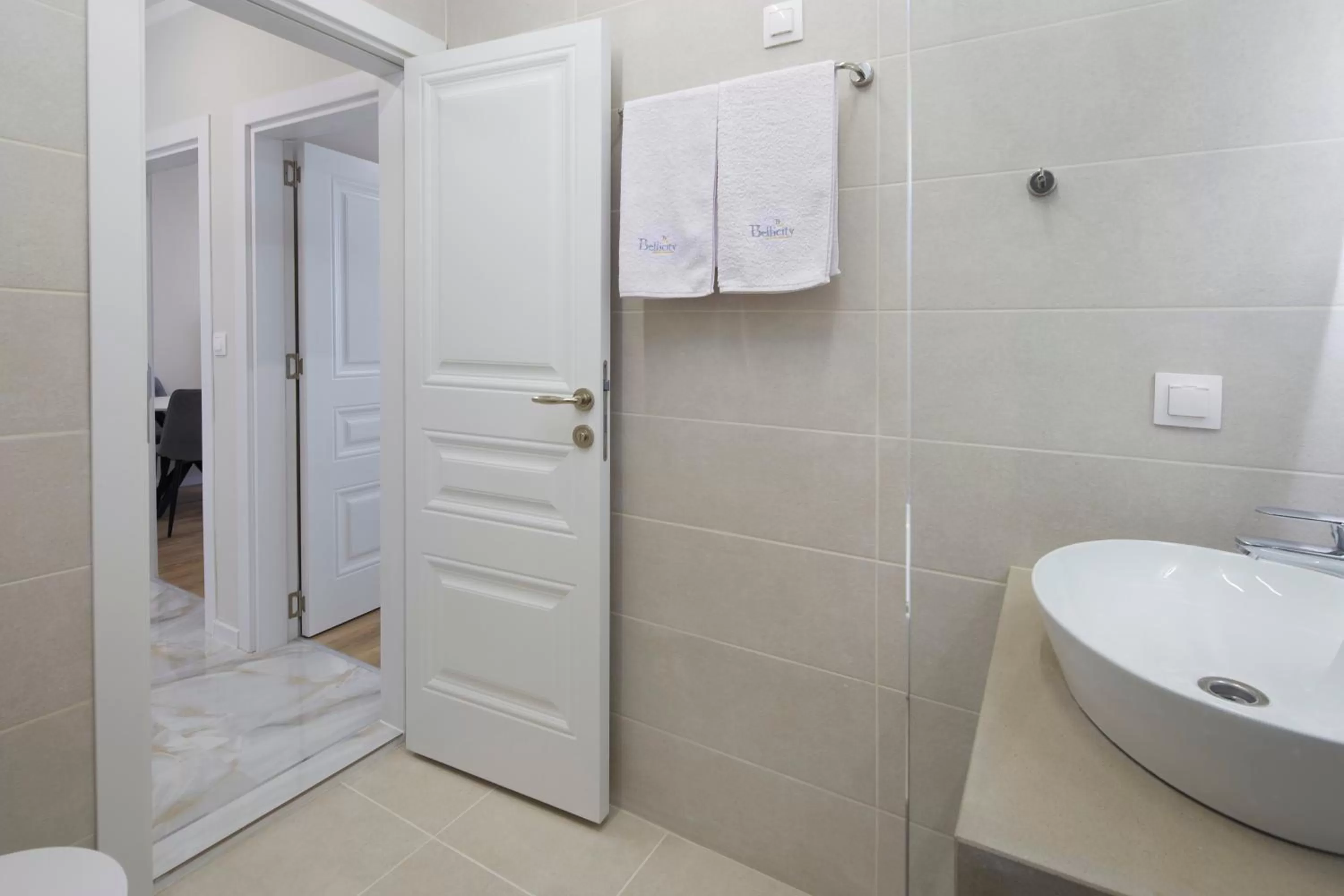 Bathroom in Bellicity Apart Complex