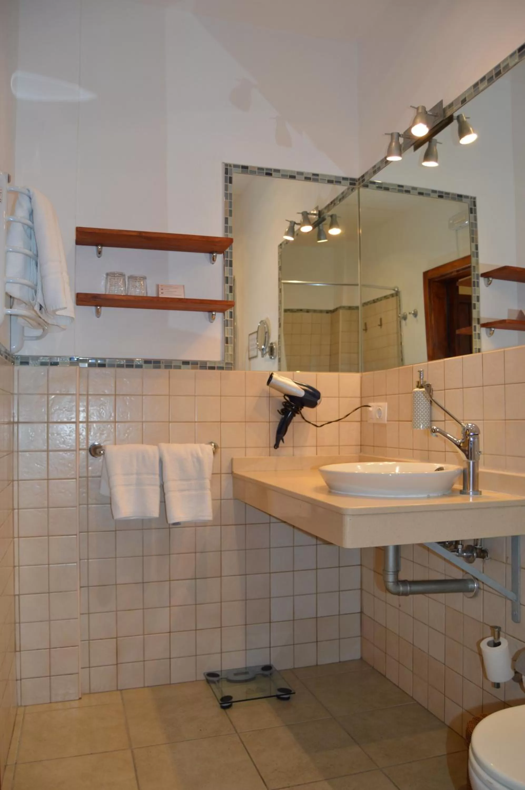 Bathroom in Gara Hotel