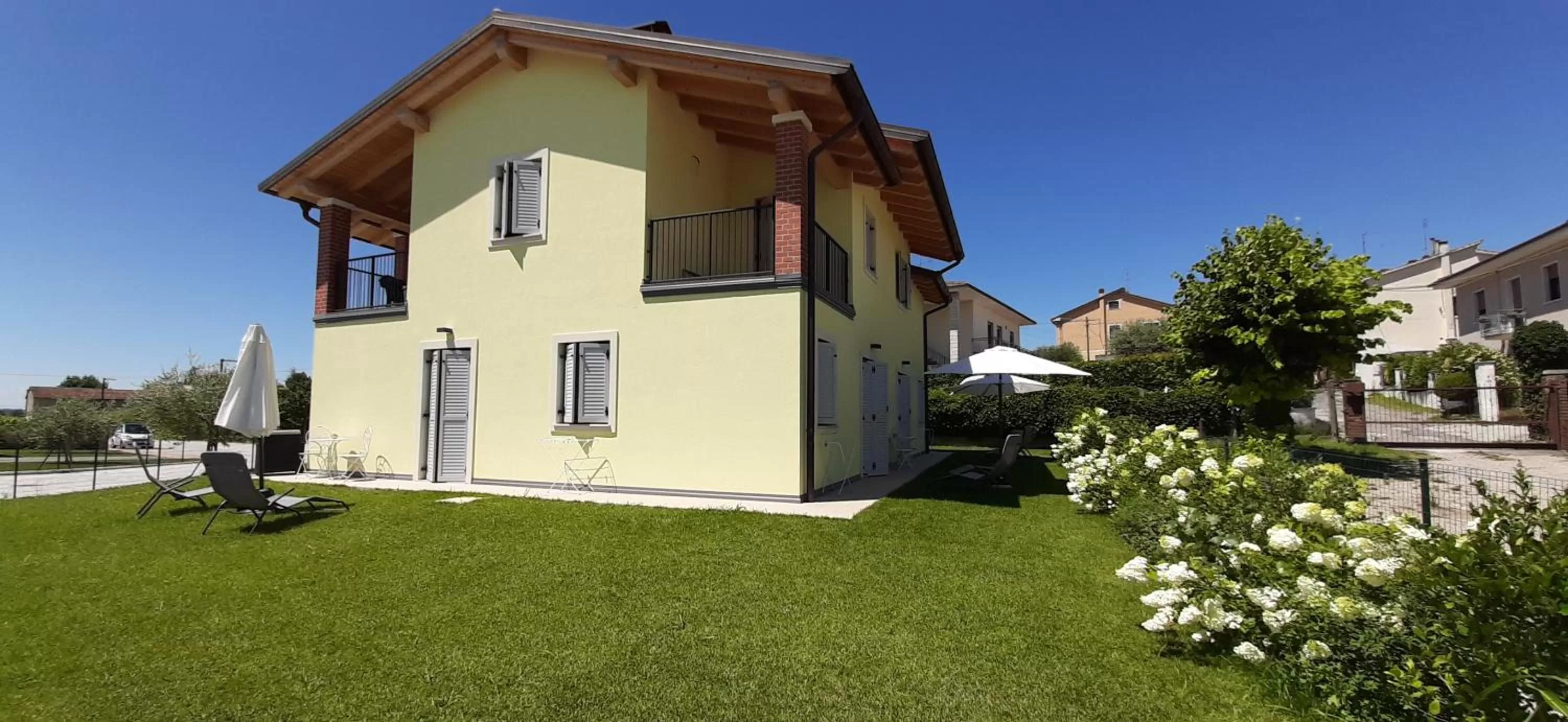 Property building in Stella del Garda