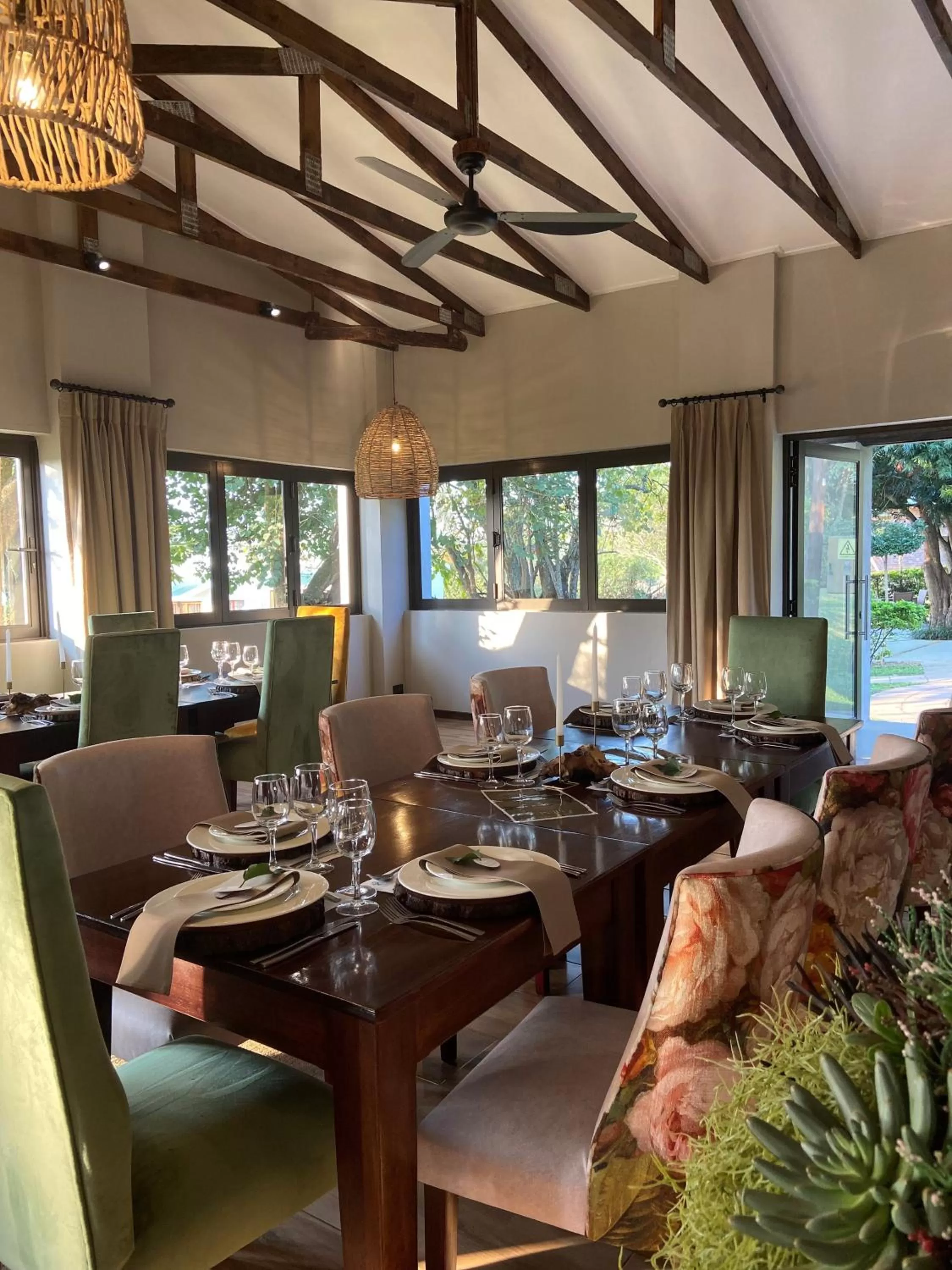 Restaurant/places to eat in Nut Grove Boutique Hotel