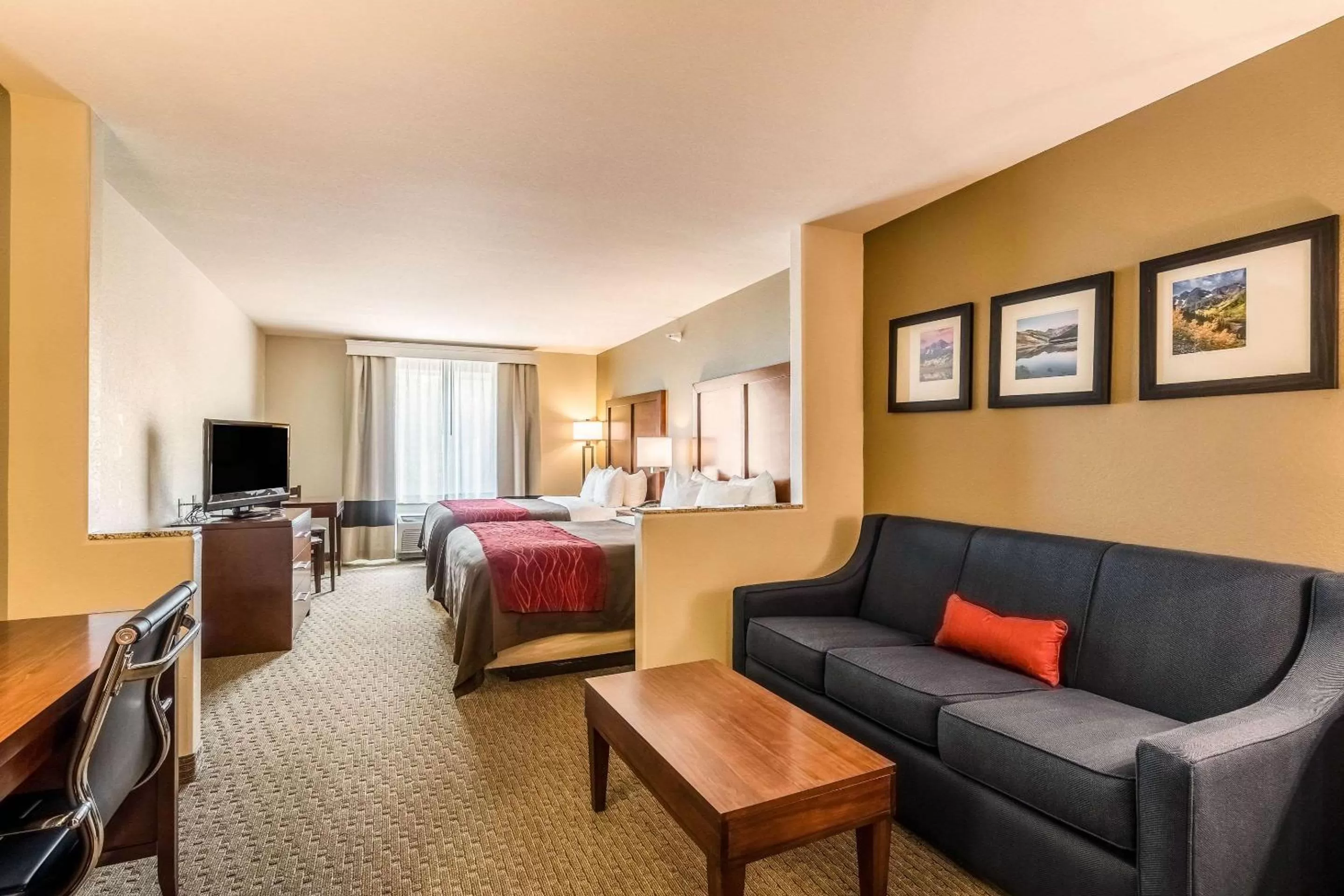 Photo of the whole room, Bed in Comfort Inn & Suites Rifle