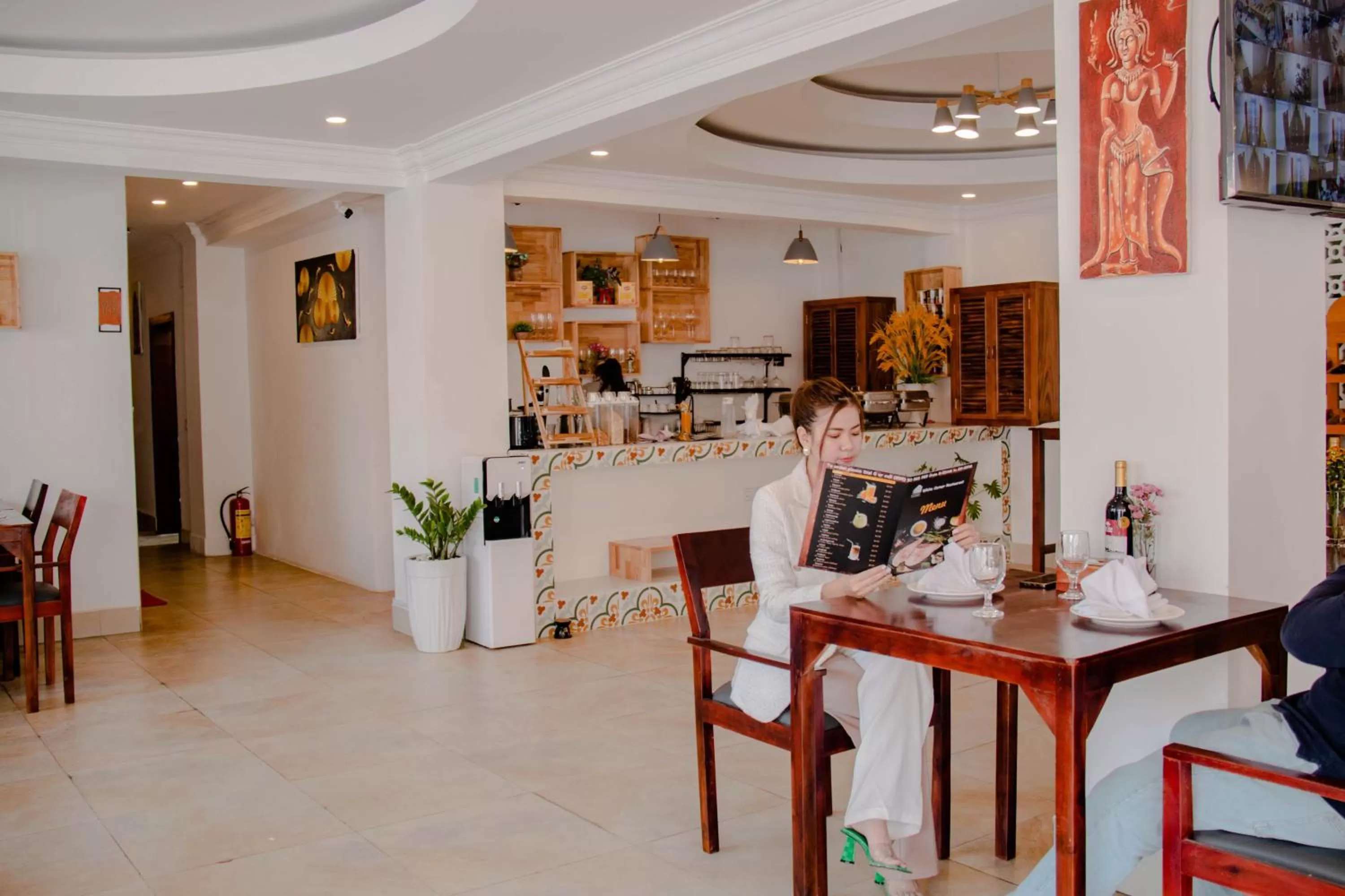 Restaurant/places to eat in White Corner Hotel