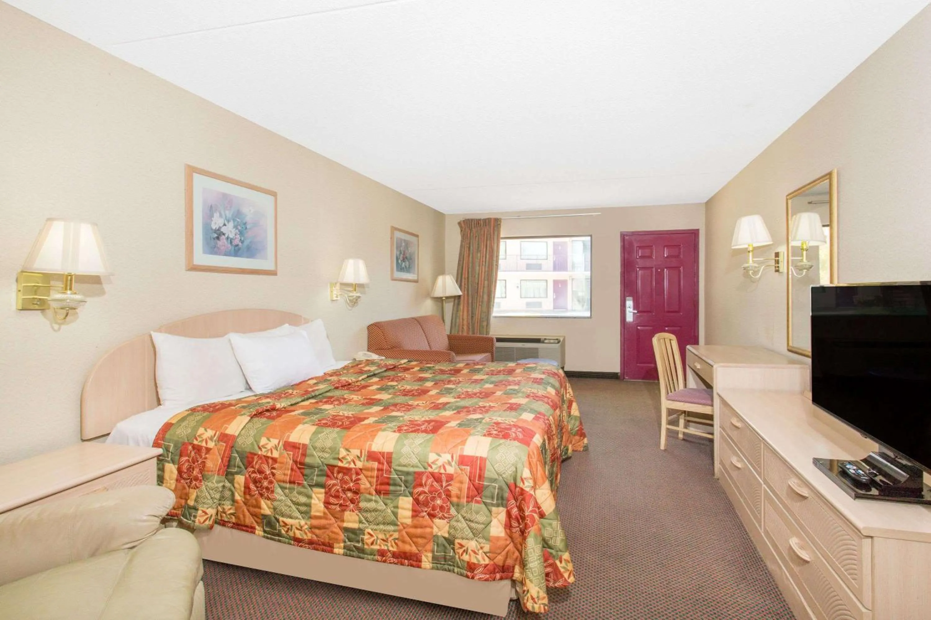 King Room - Non-Smoking in Days Inn & Suites by Wyndham Bentonville