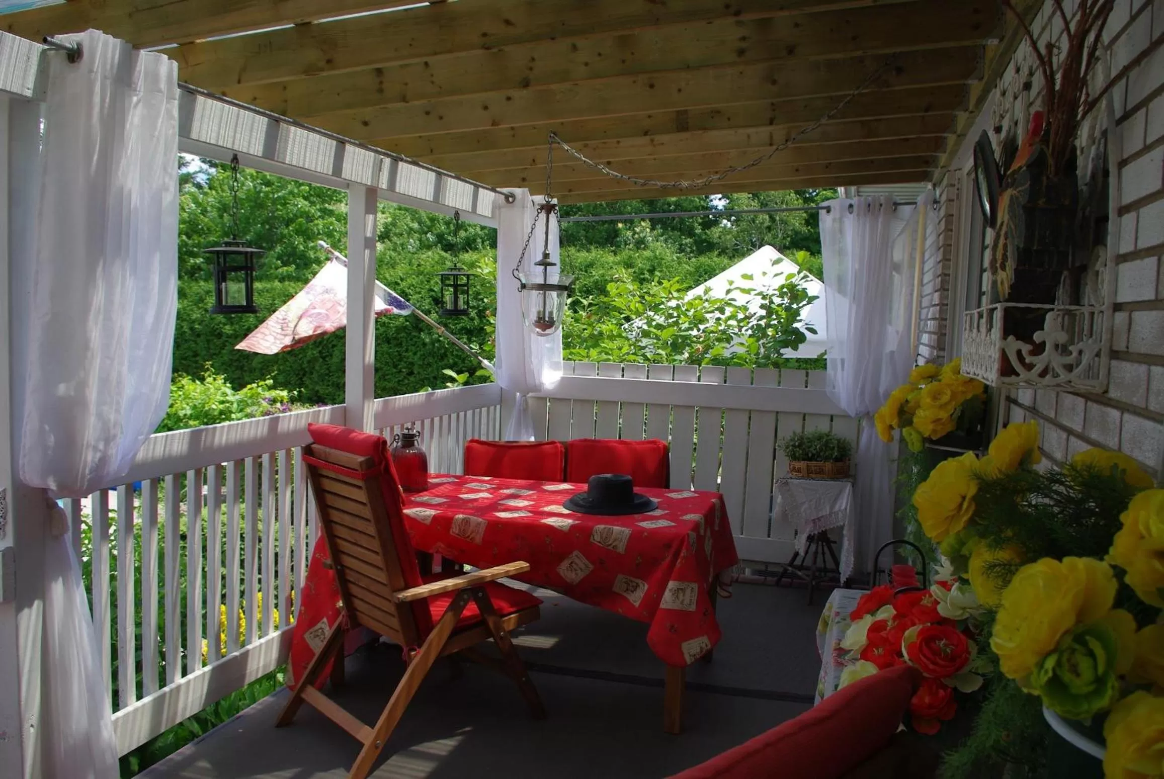 Restaurant/places to eat in Atelier Galerie Anne Drouin Peinture & Pension