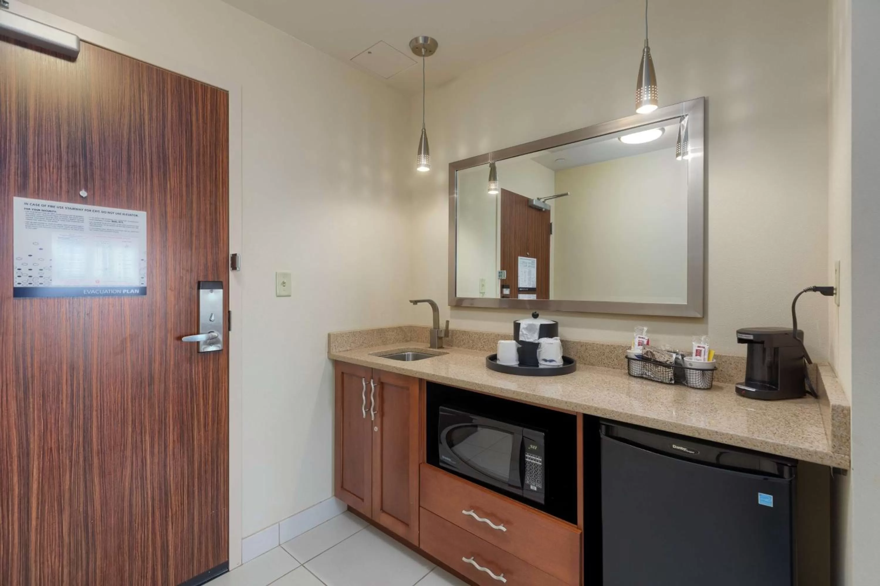 Kitchen or kitchenette in Hampton Inn & Suites Owensboro Downtown Waterfront