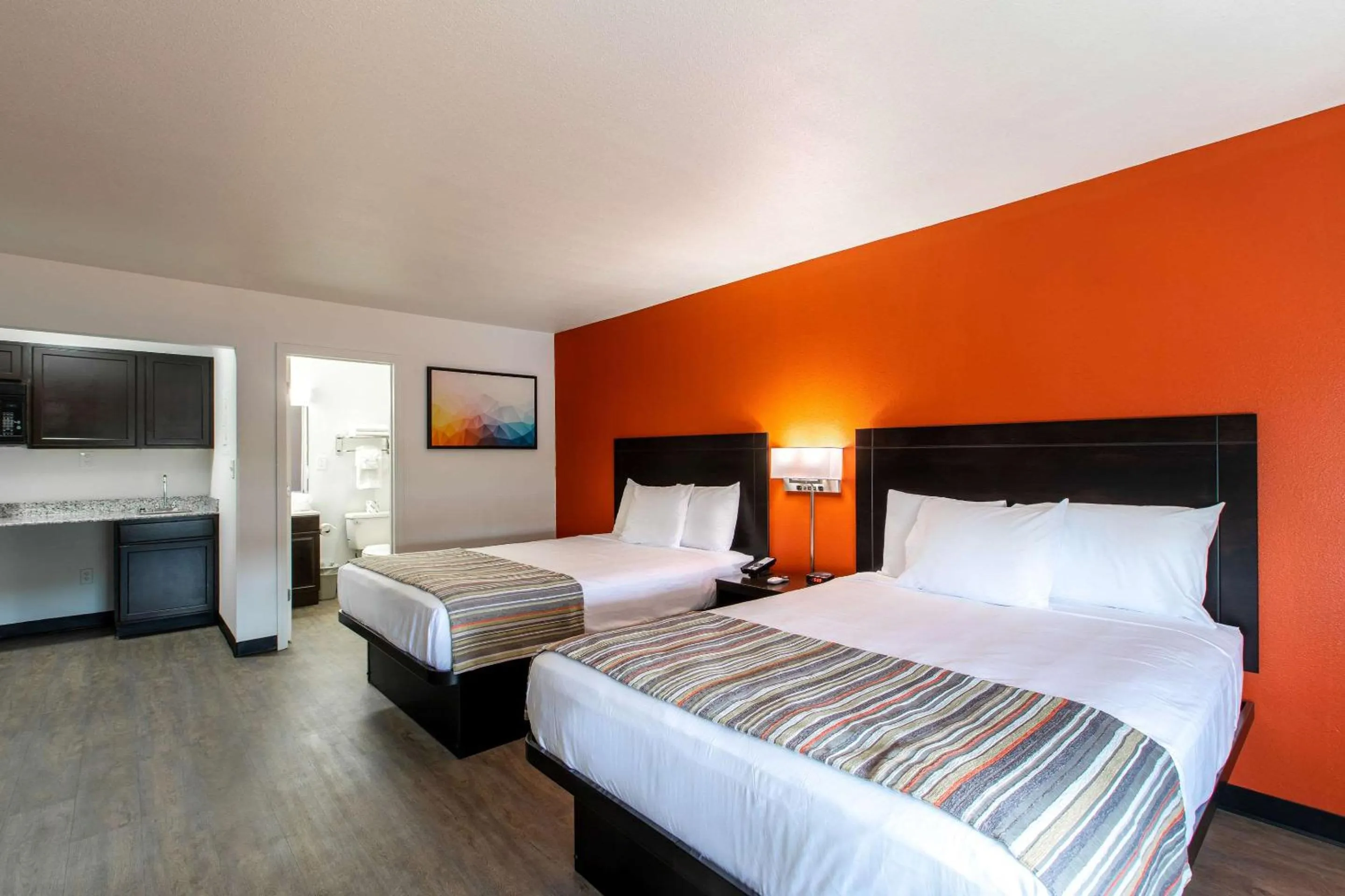 Bedroom, Bed in Suburban Studios Spartanburg - I-26