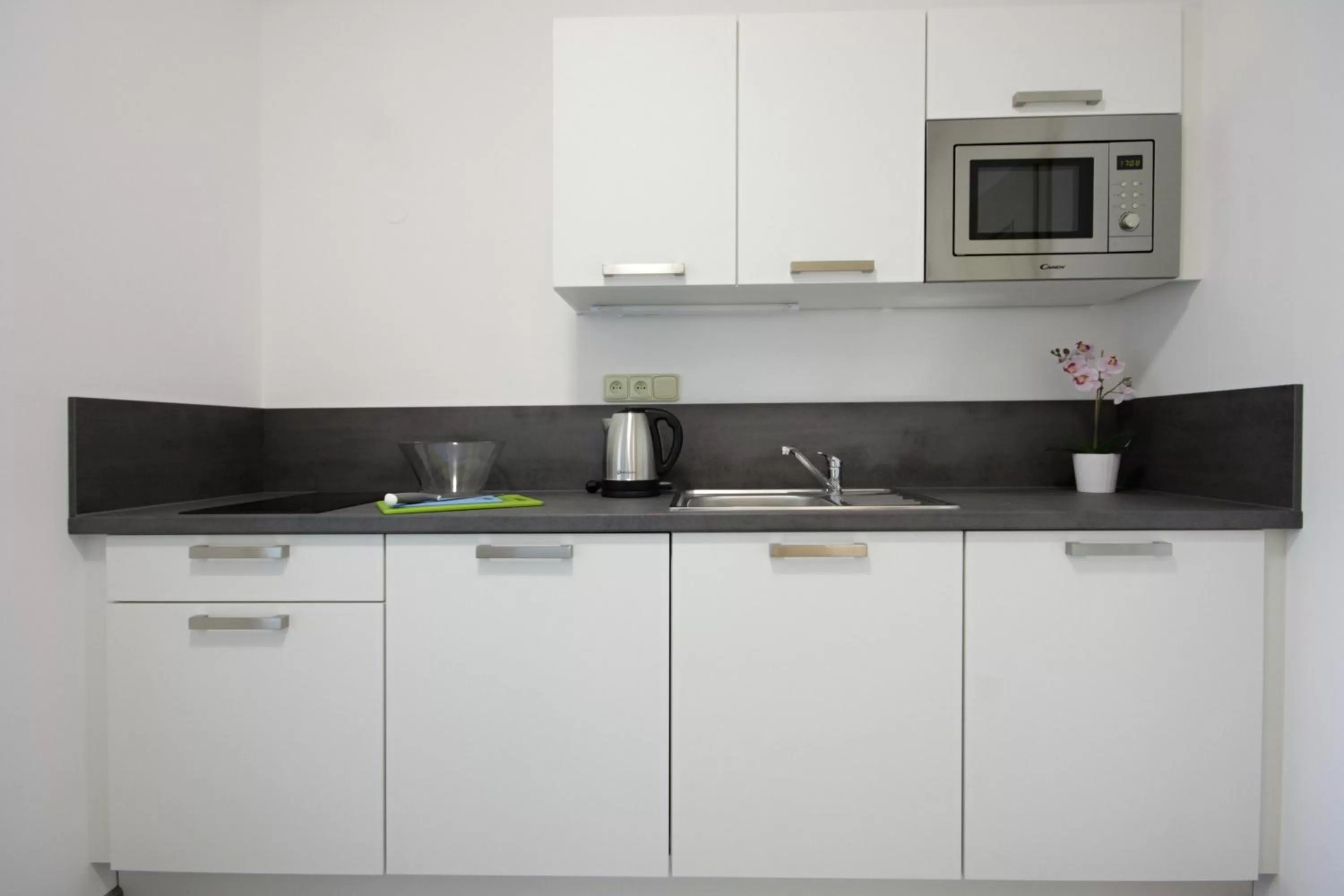 Kitchen or kitchenette in Alveo Suites