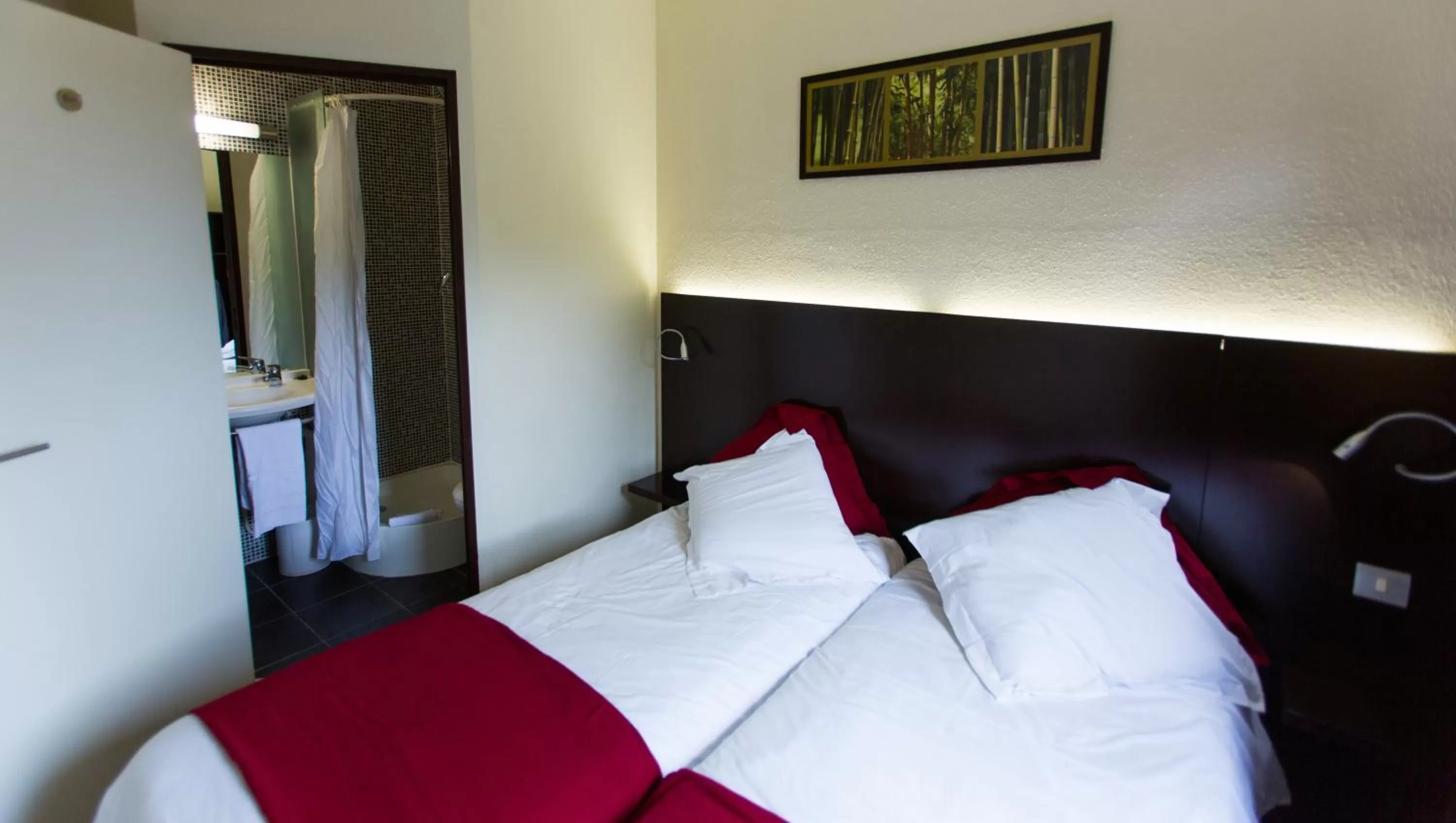 Photo of the whole room, Bed in Hôtel Akena Creil - Clermont Agnetz