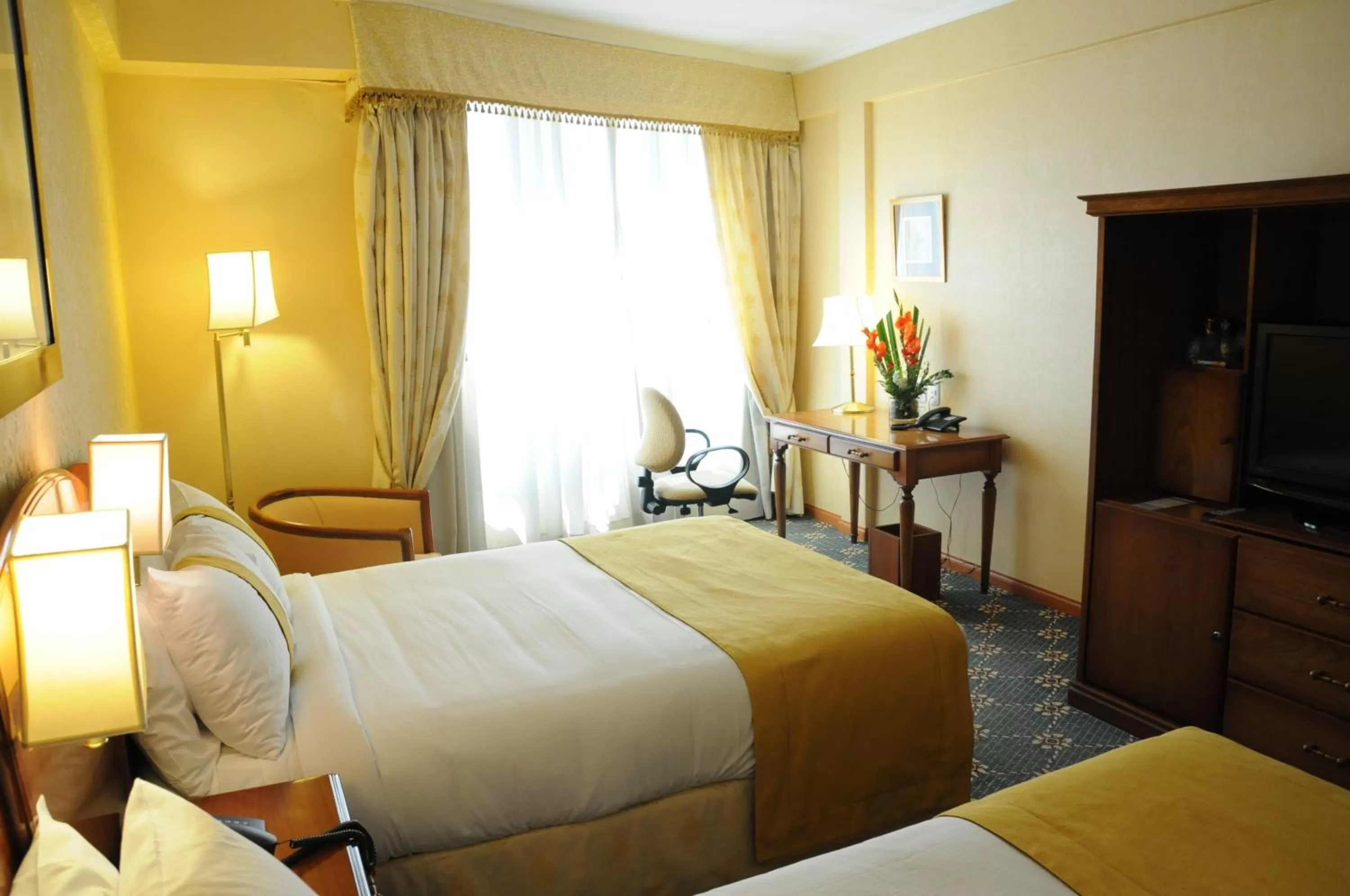 Photo of the whole room, Bed in InterTower Hotel