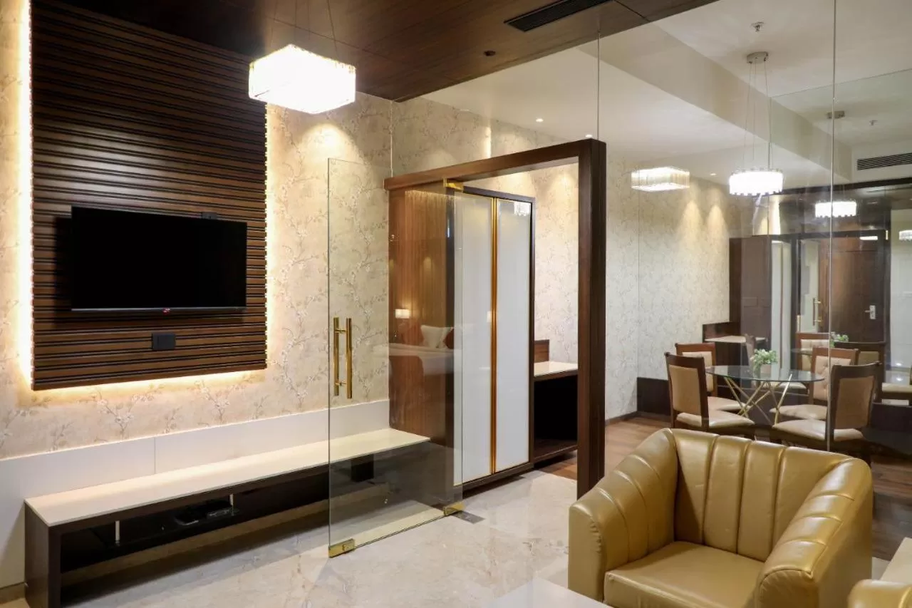 TV and multimedia in Hotel Gurudev Grand