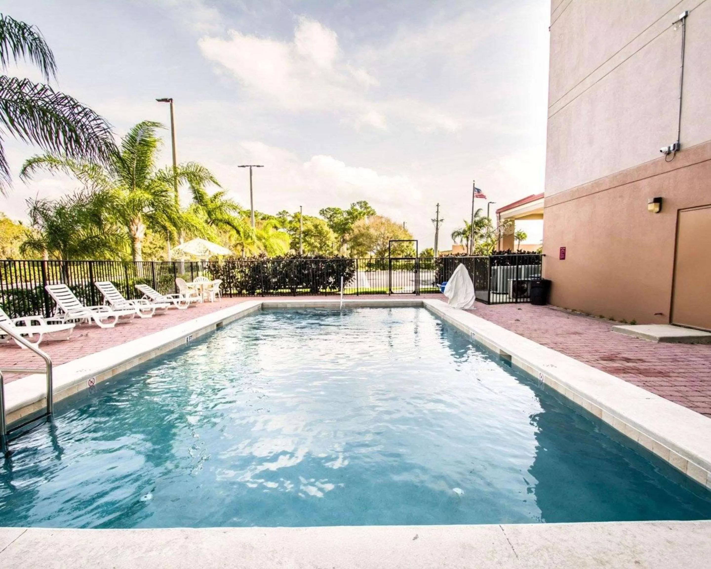 Swimming pool in Sleep Inn Fort Pierce I-95