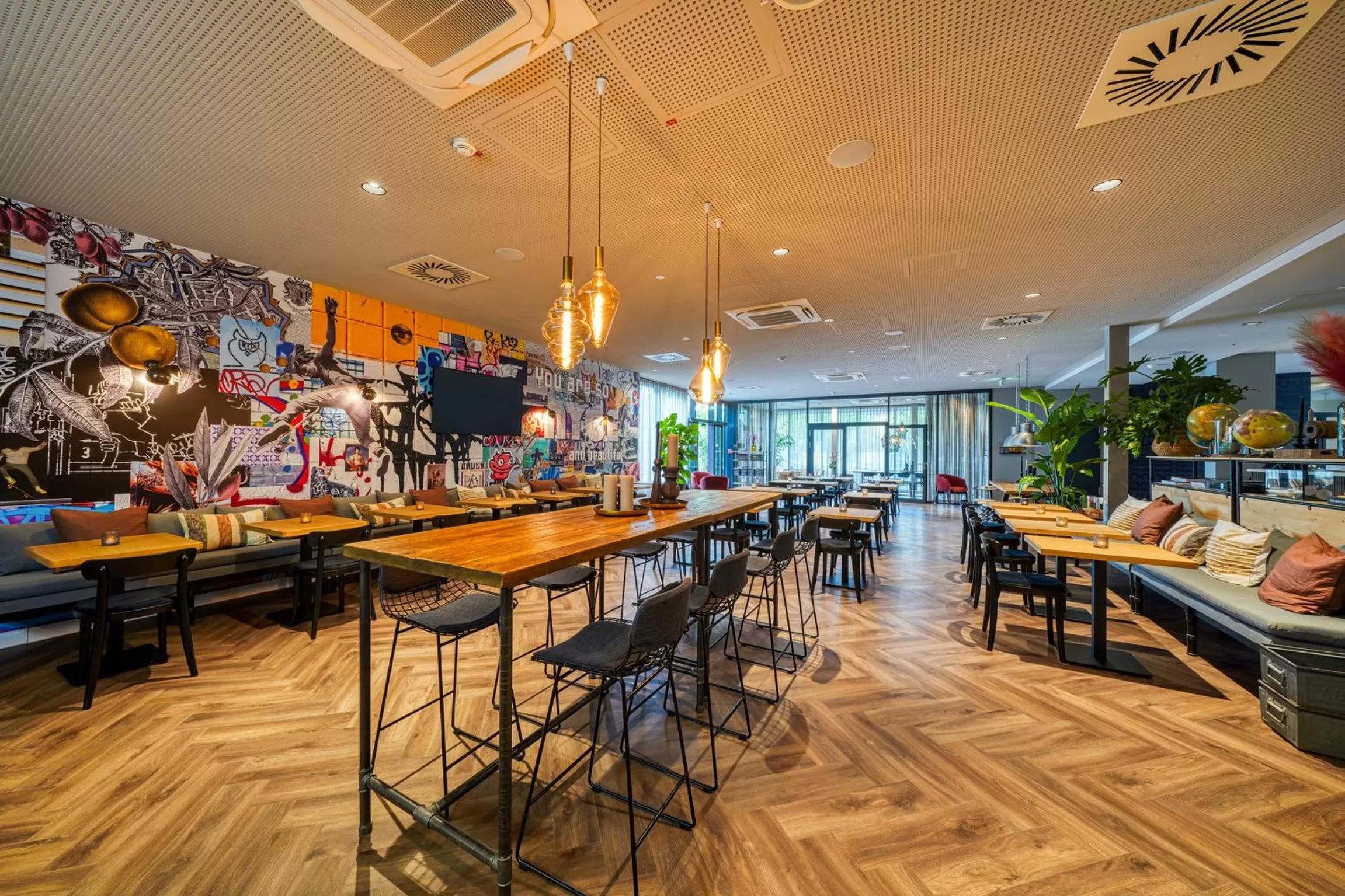 Restaurant/Places to Eat in NYCE Hotel Hannover