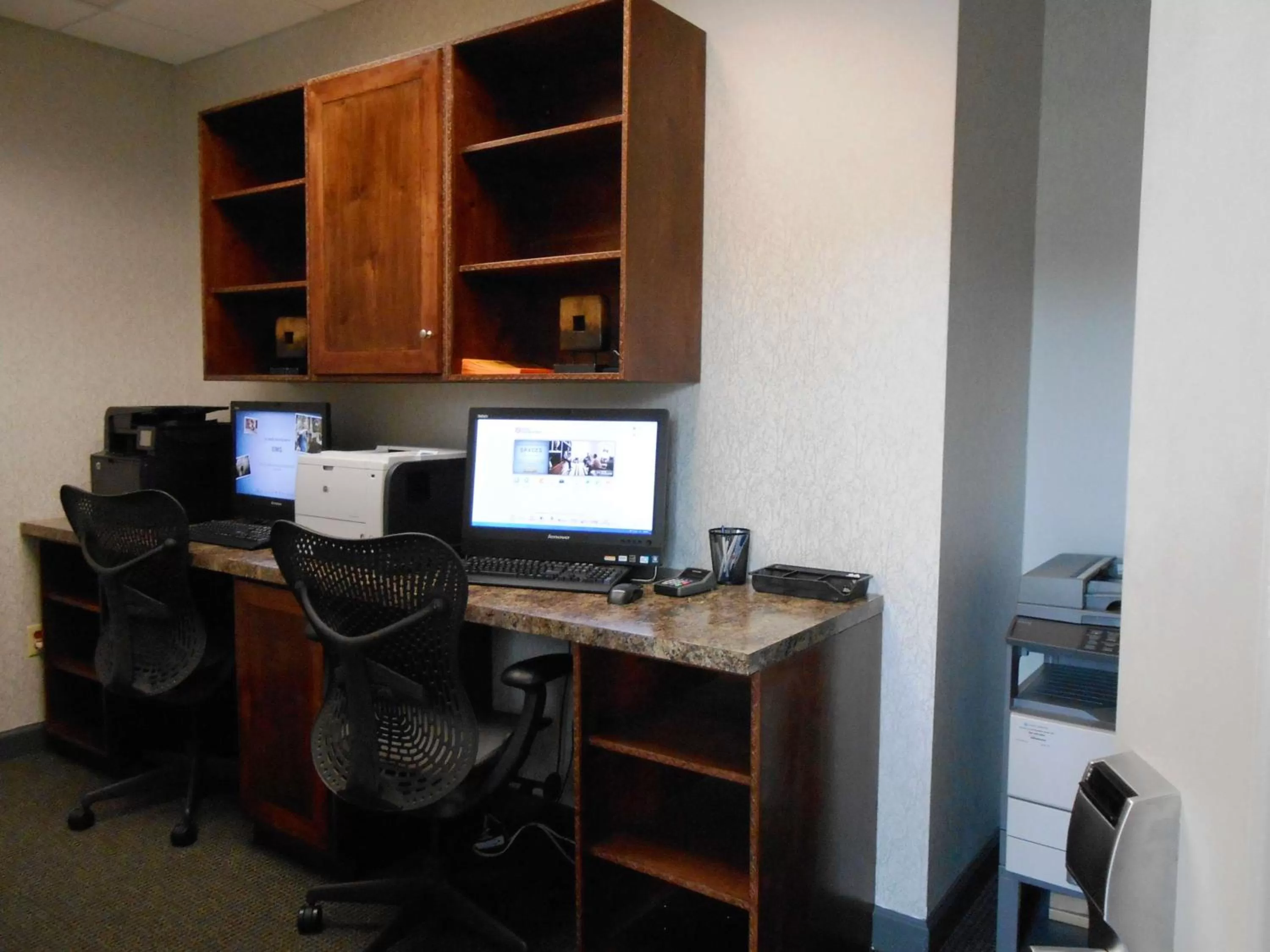 Business facilities in Hilton Garden Inn Westbury