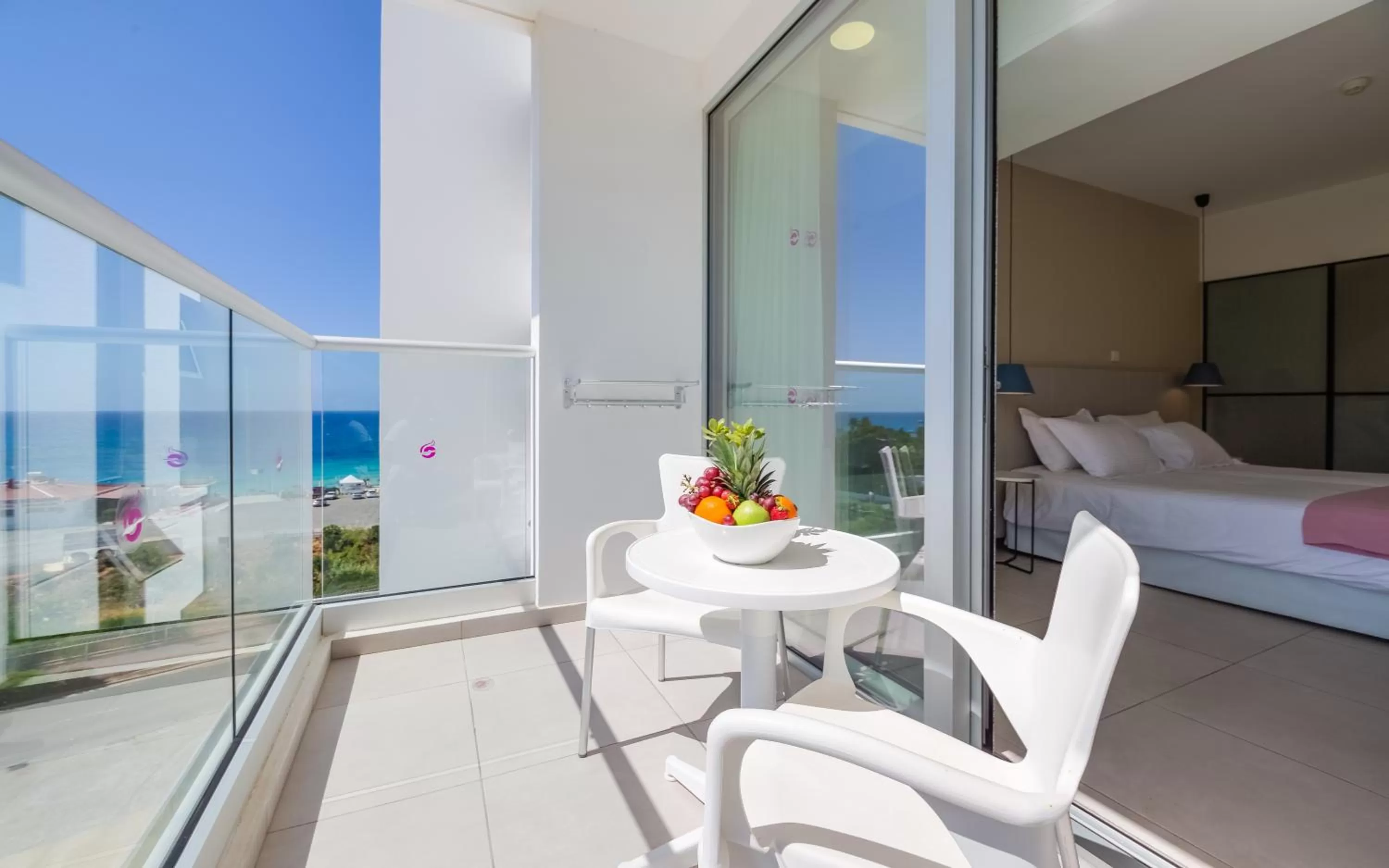 Balcony/Terrace, Bed in Napa Mermaid Hotel & Suites