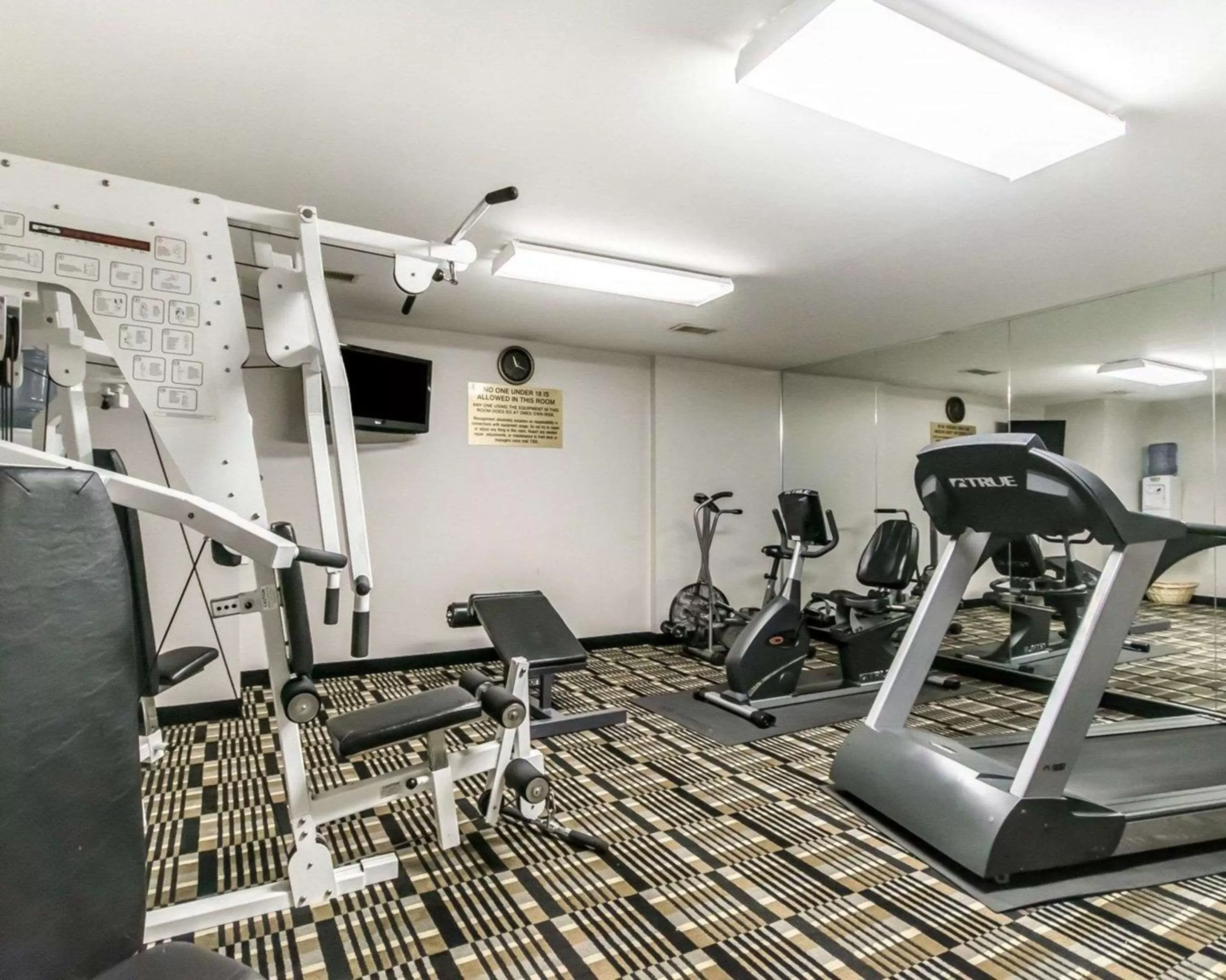 Fitness centre/facilities in Quality Inn & Suites University-Airport