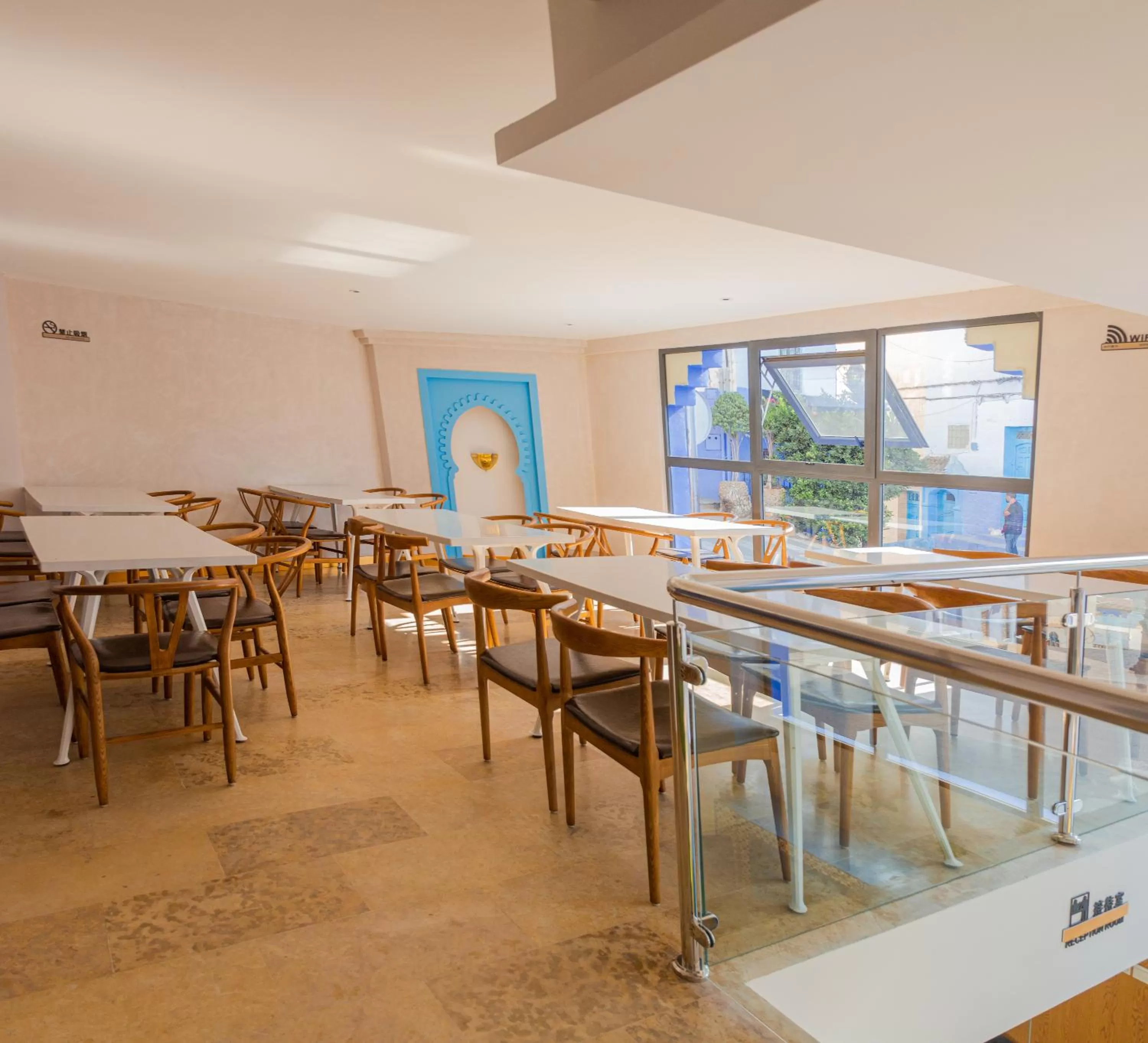 Restaurant/places to eat in VANCII Hotel