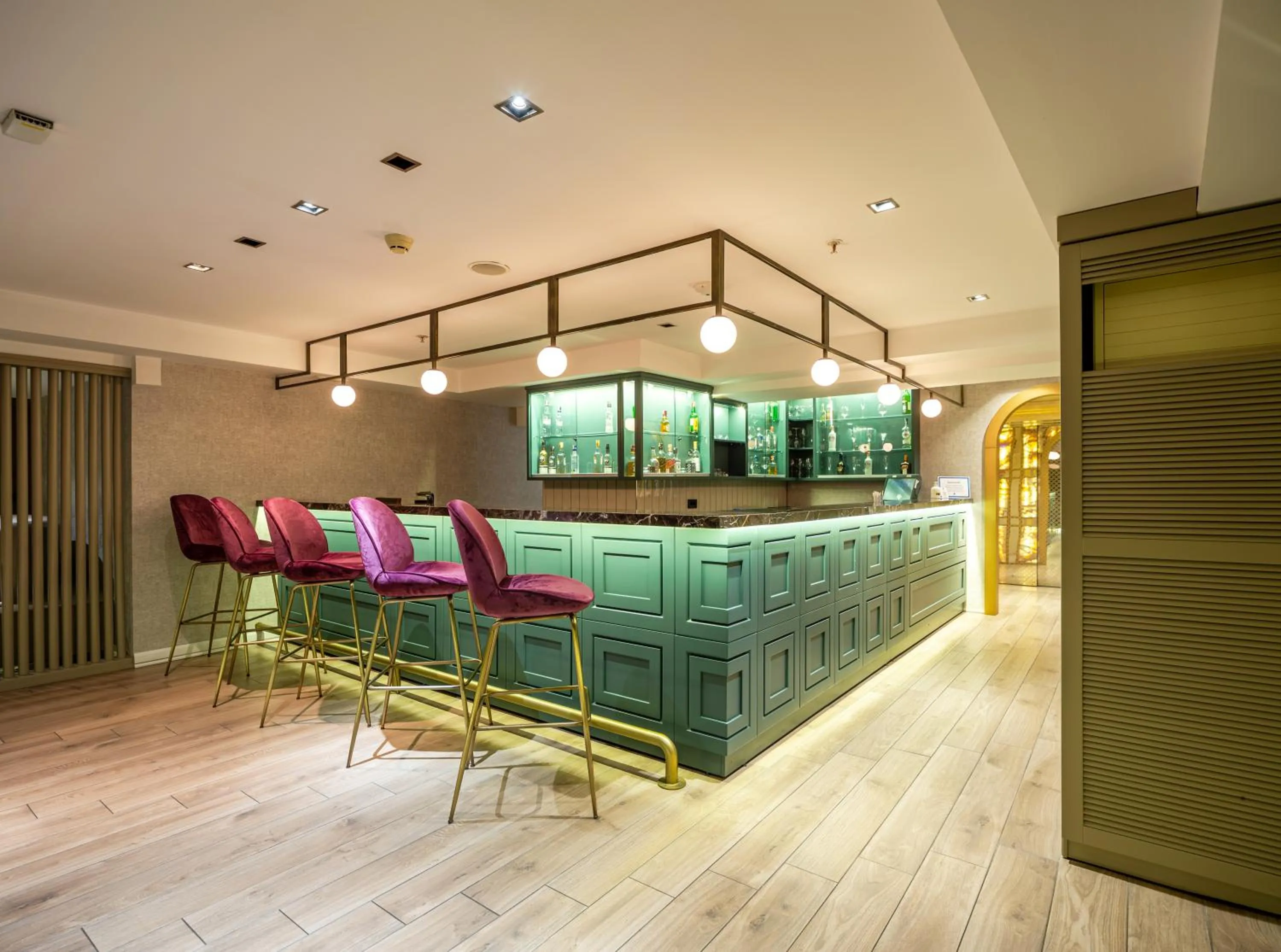 Lounge or bar in DoubleTree by Hilton Izmir - Alsancak