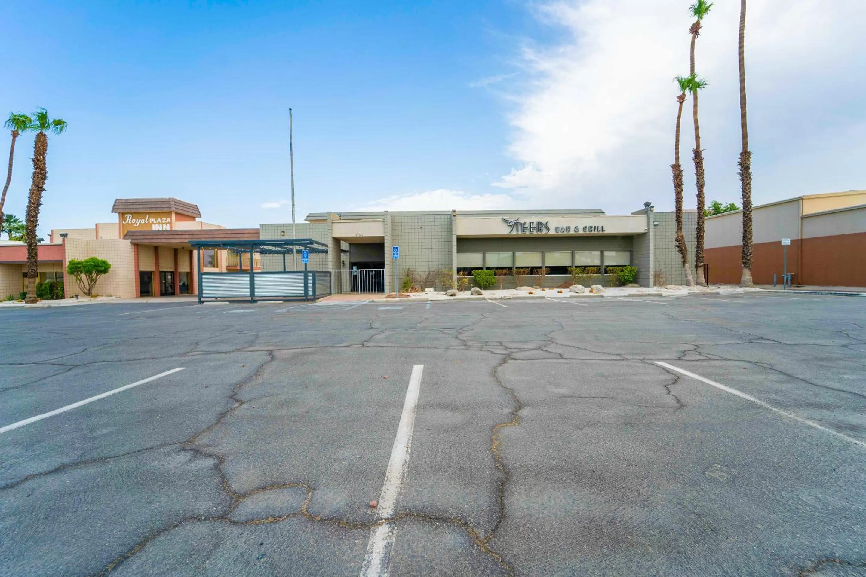 Property building in Royal Plaza Inn