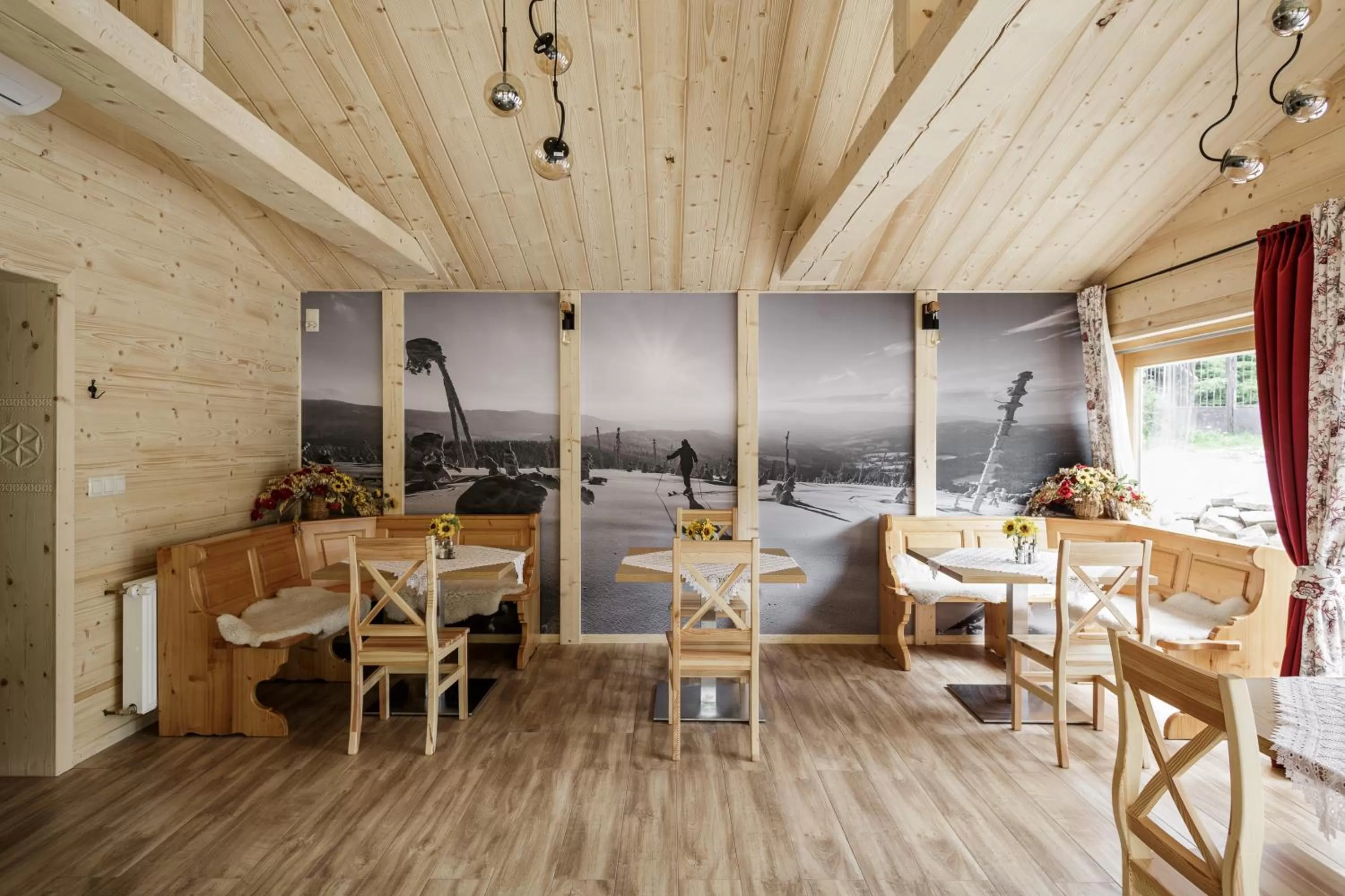 Restaurant/Places to Eat in Karina