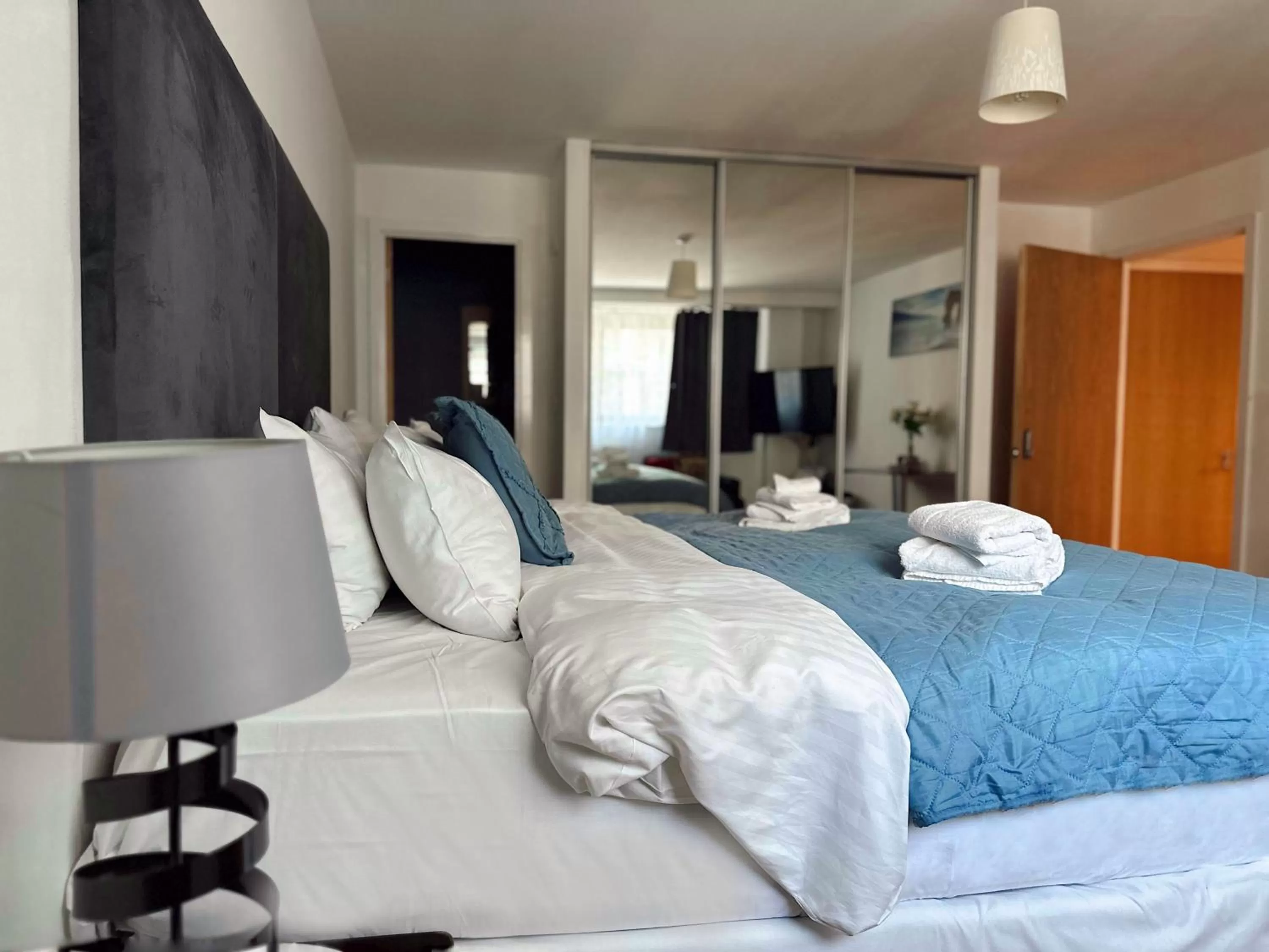 Bed in Canary Wharf - Luxury Apartments